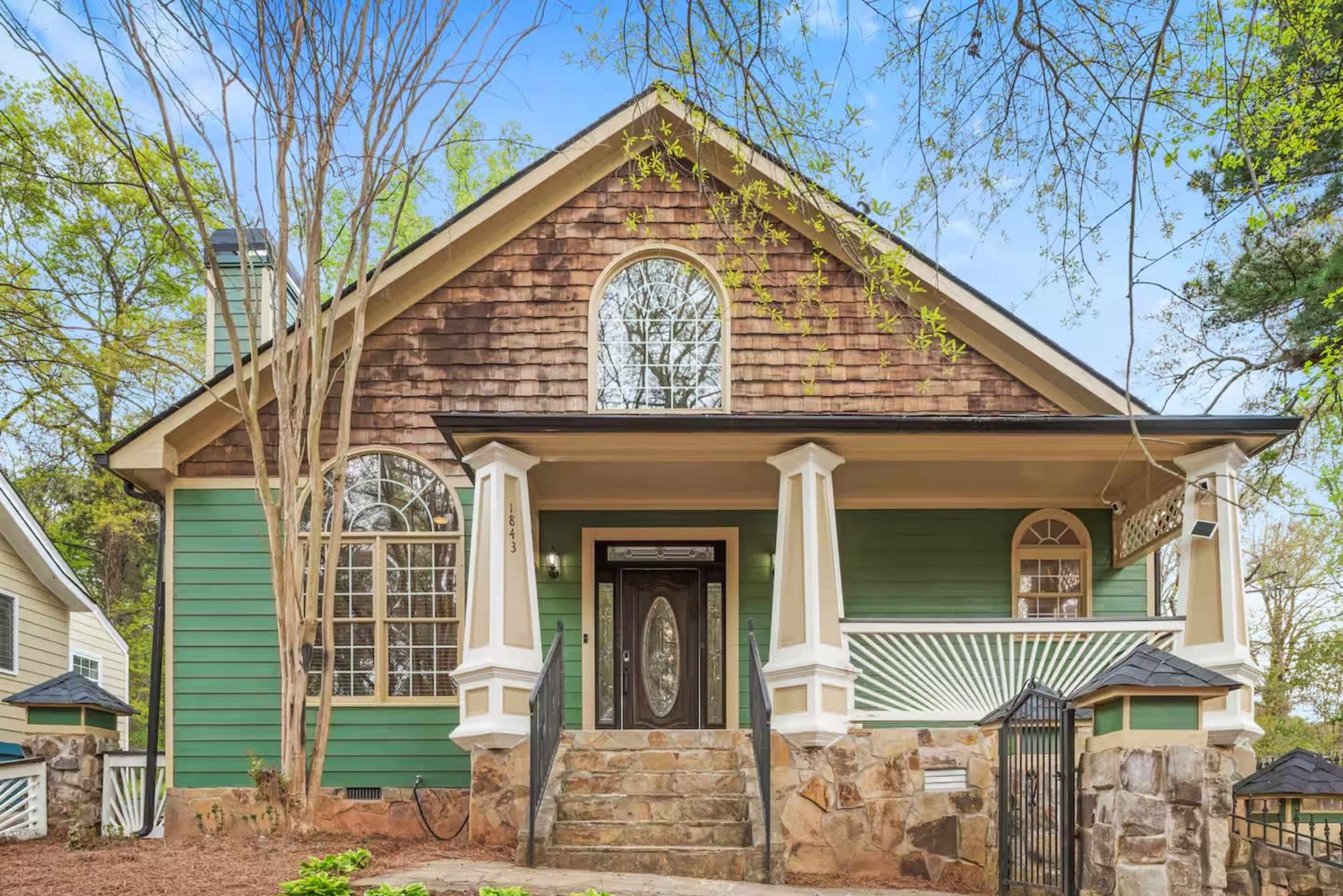 Luxury Intown-ATL Spacious Retreat (6 Rms; 10 Bds) Image in Grove Park, Atlanta, GA