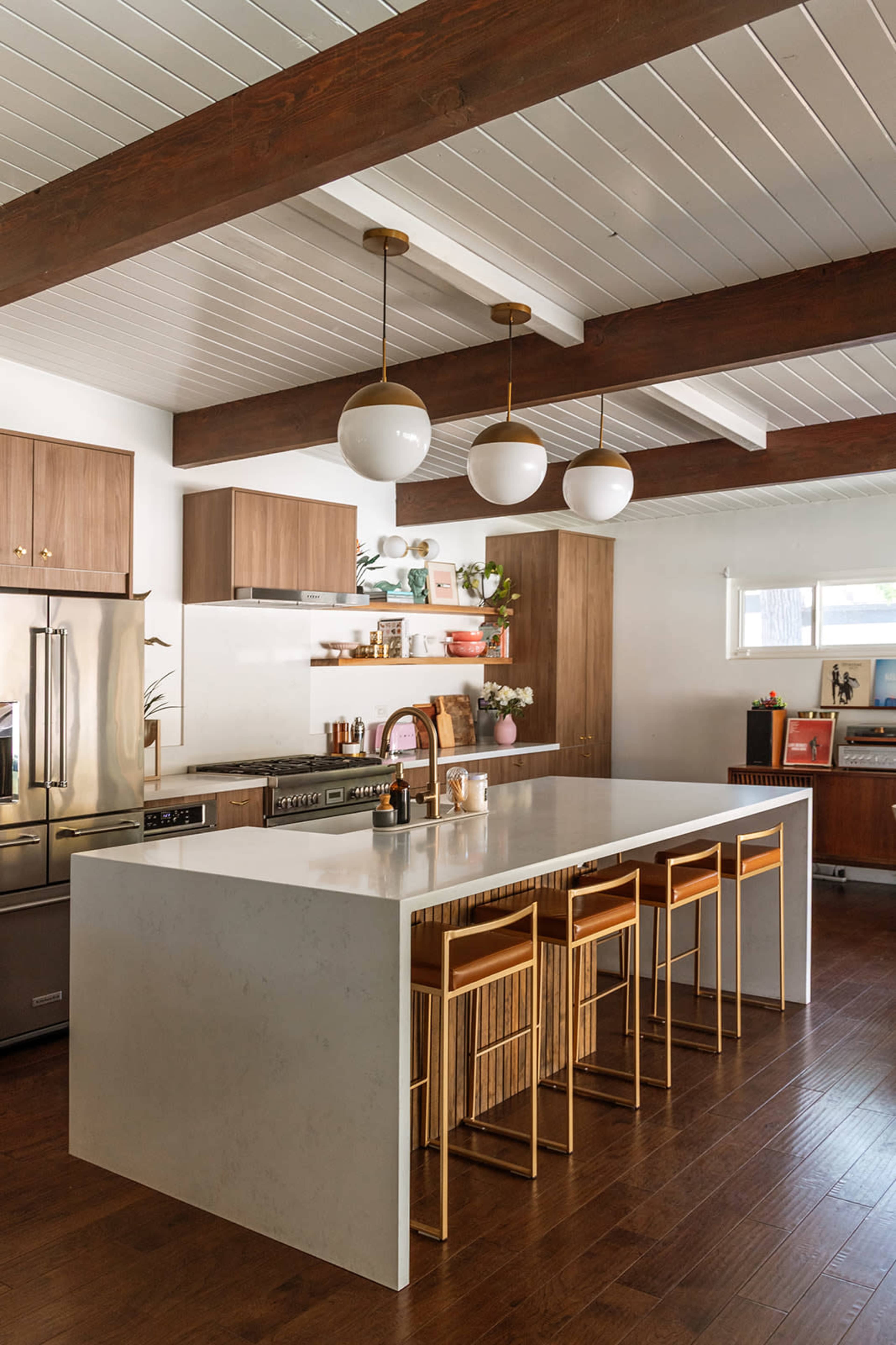 Los Angeles Mid-Century Modern Home with a Palm Springs-style Large Pool Deck Image in Claremont, Claremont, CA