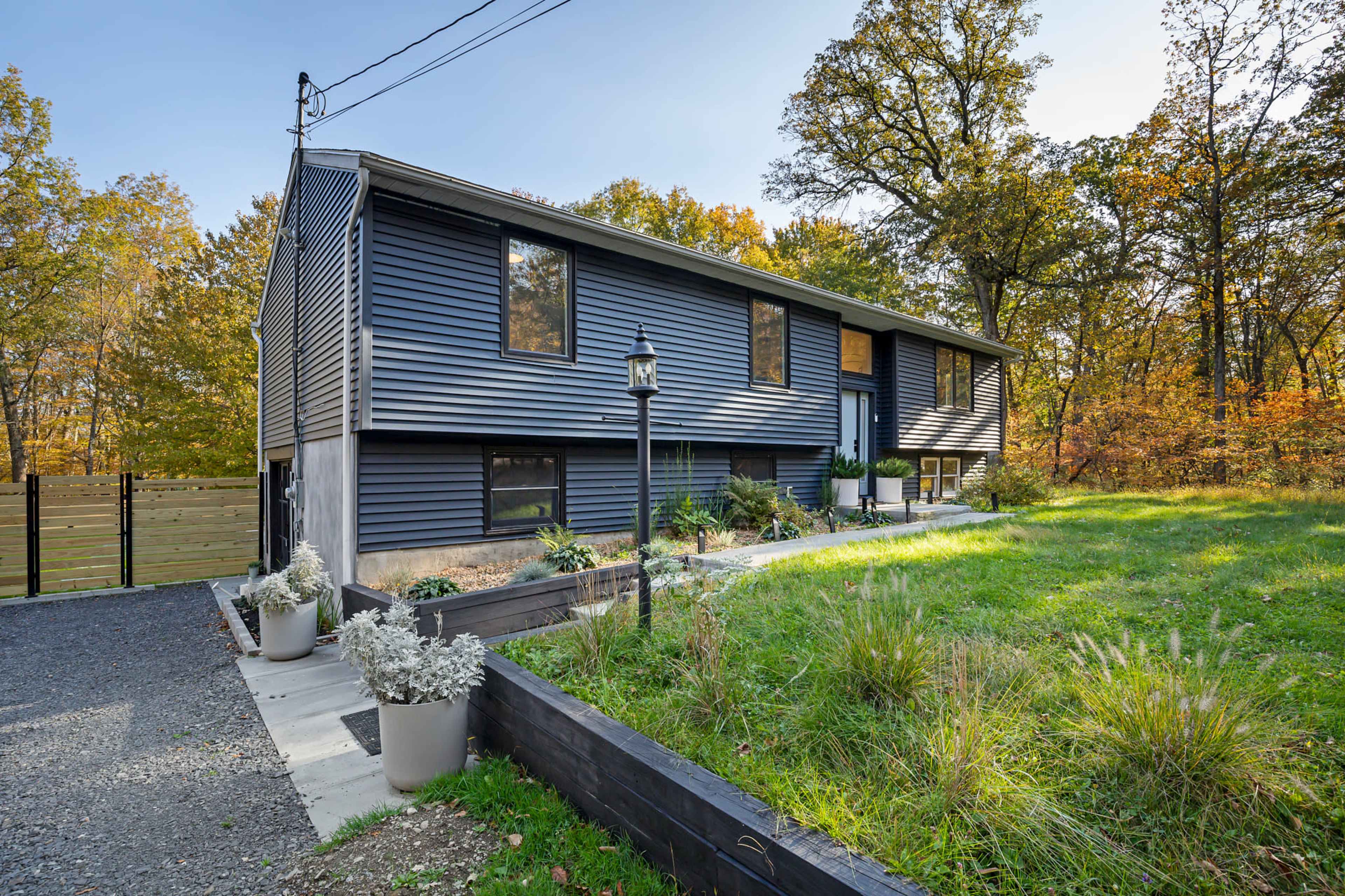 Modern Eclectic Home with Designer Interiors Image in Gardiner, Gardiner, NY