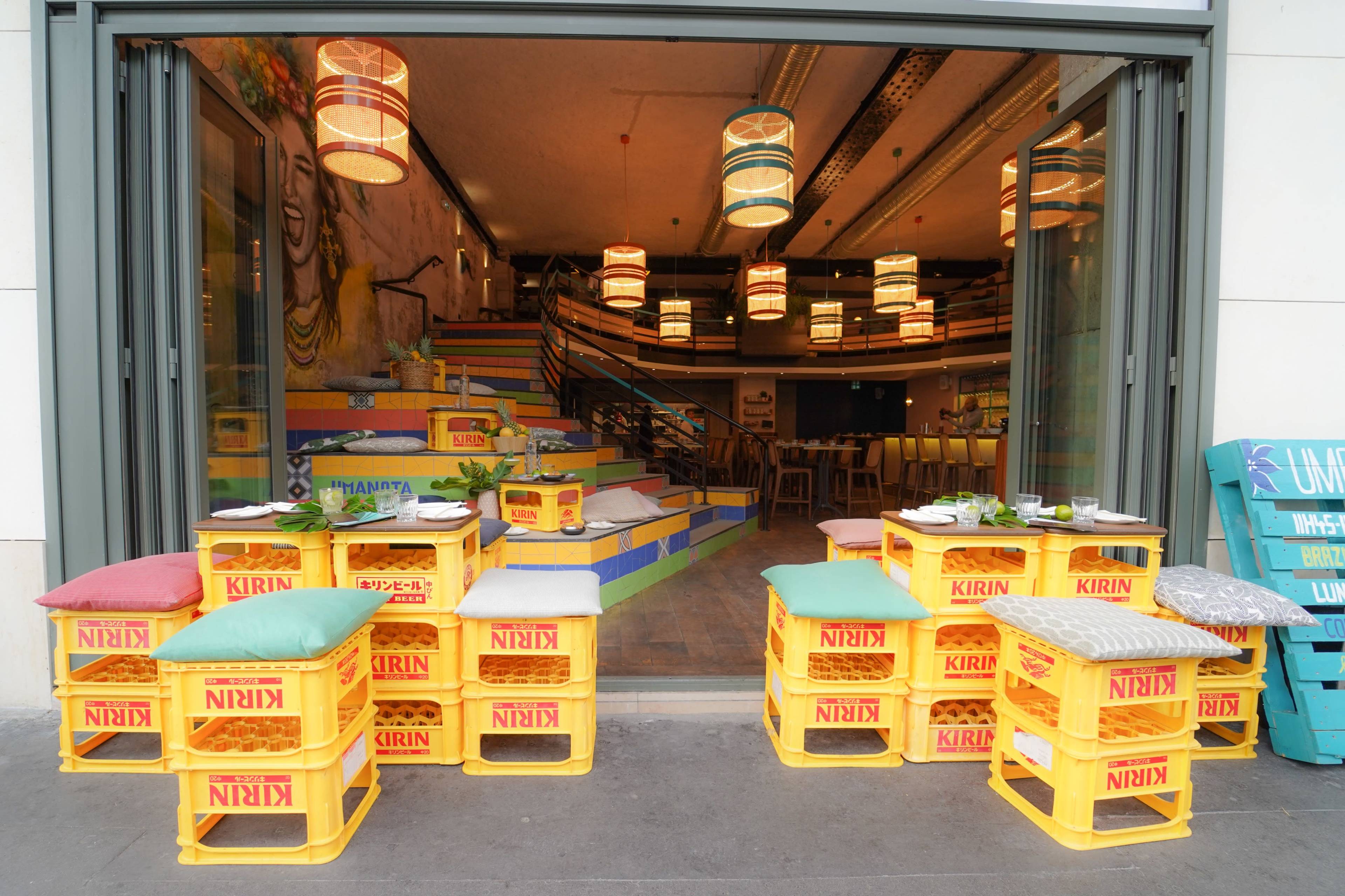 Lively Street-Level Space with Artistic Decor in the Marais Image in Sentier, Paris