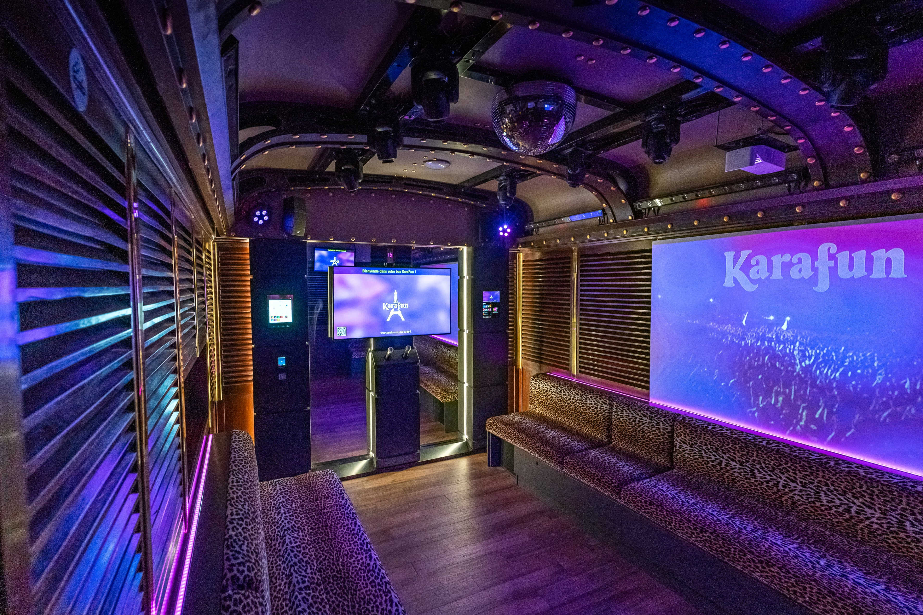 Salles privatives karaoké & quiz Image in Porte-Saint-Denis, Paris