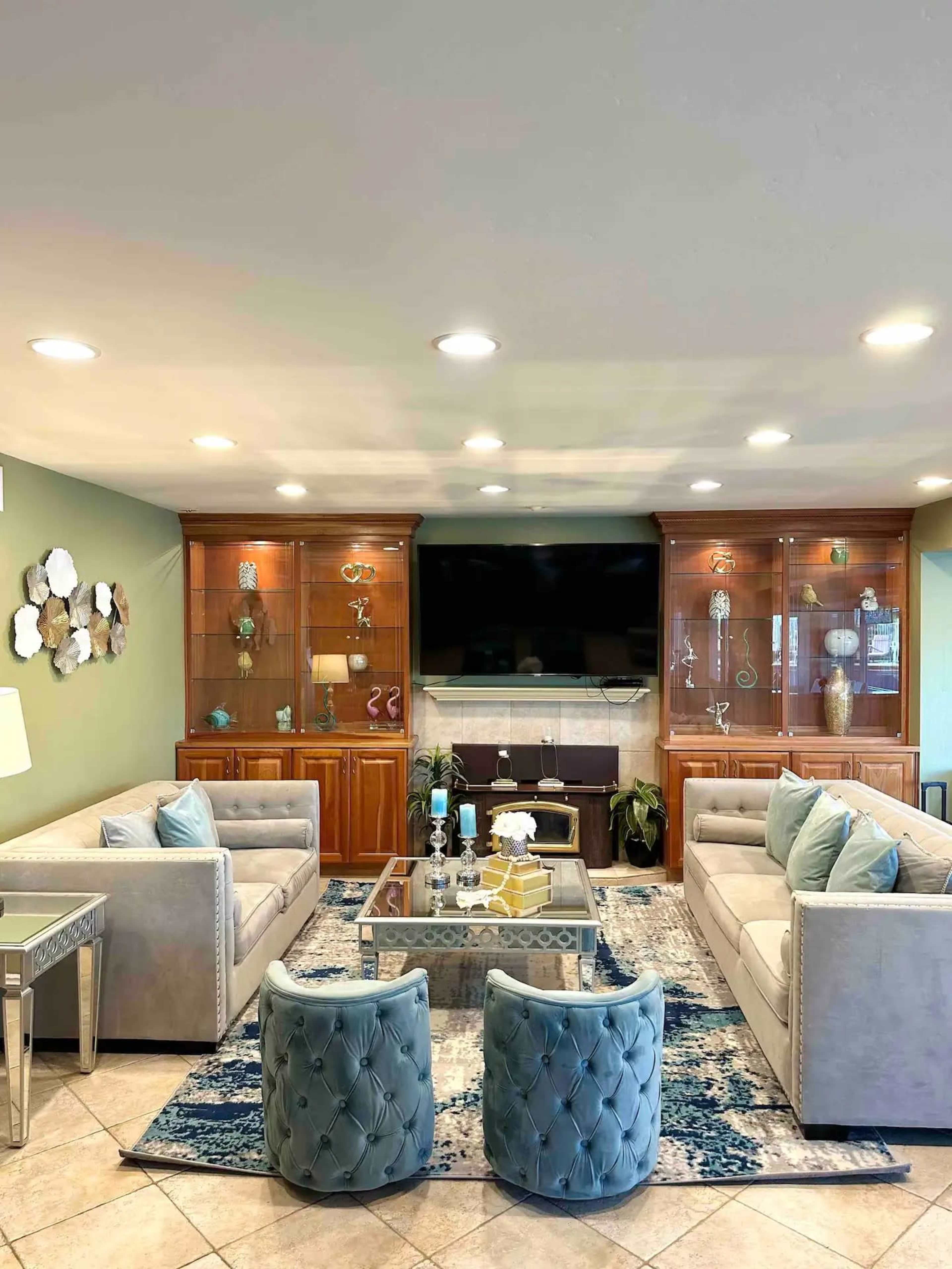 Stunning Panoramic Waterfront Pool Home Escape Image in Anaheim Hills, Anaheim, CA