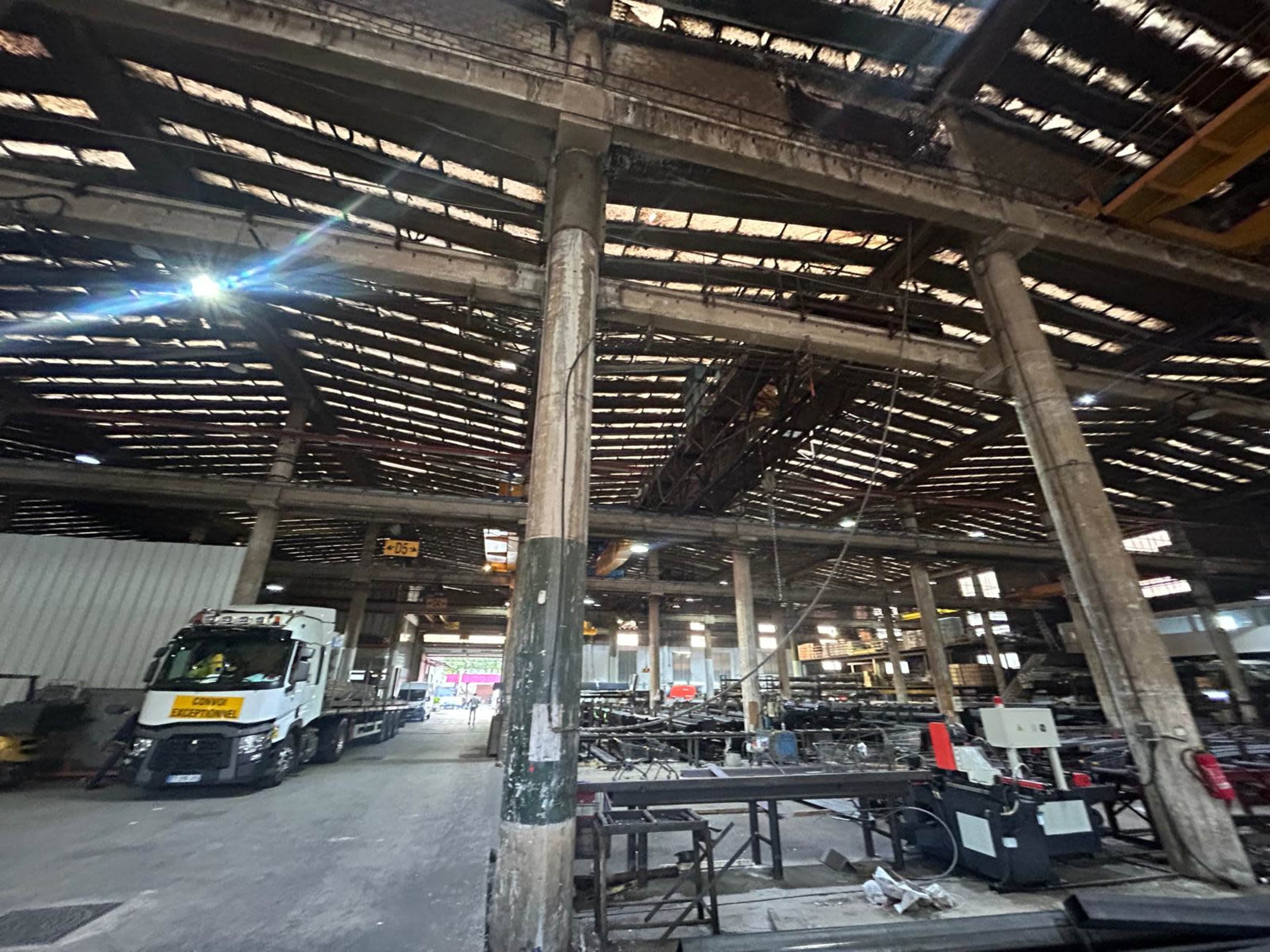 Décor/Lieu de tournage: Hangar Métallurgie 12000m² Image dans , La Courneuve, 