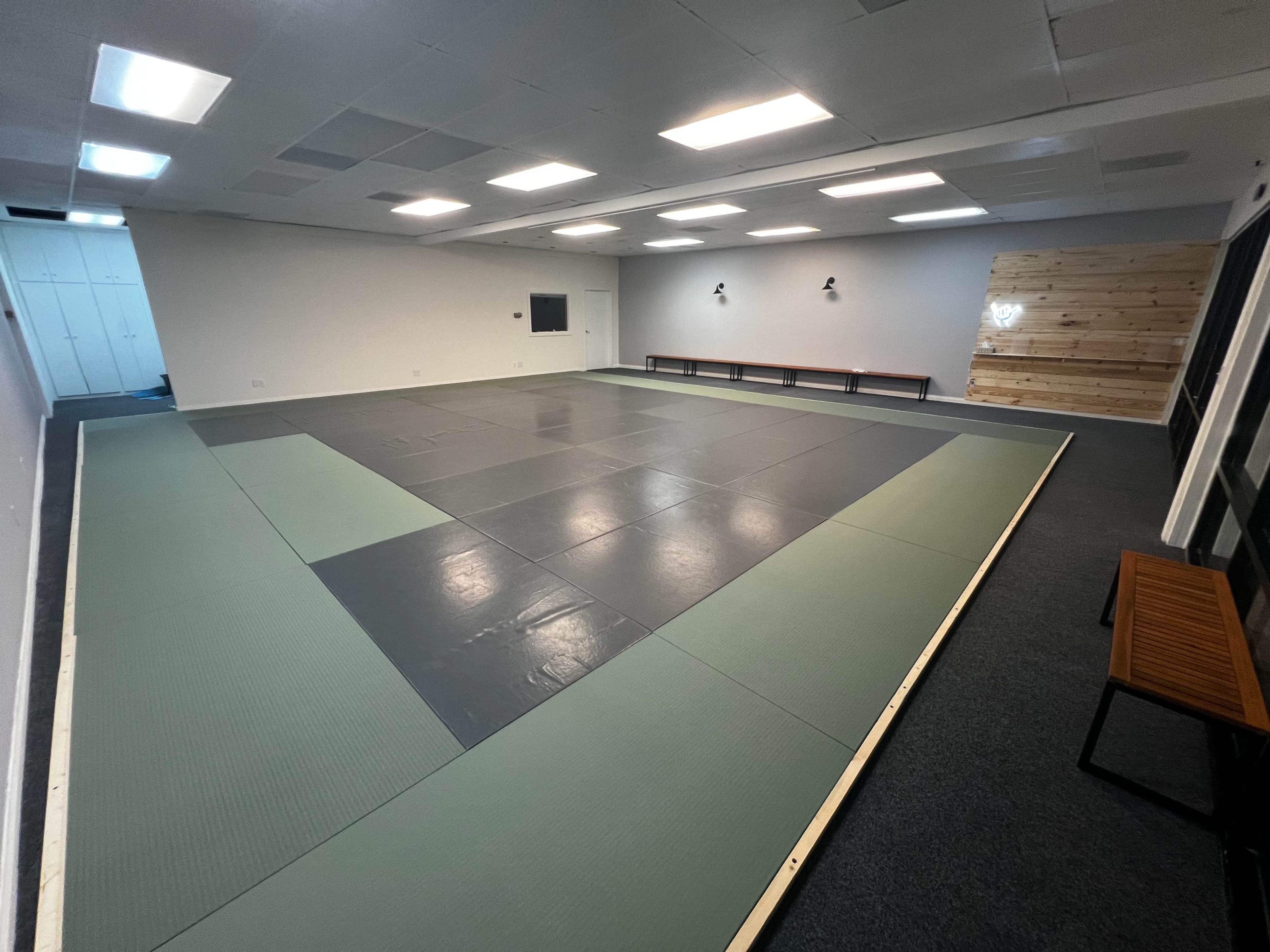 Martial arts gym with large mat space. Image in Saugus, Santa Clarita, CA