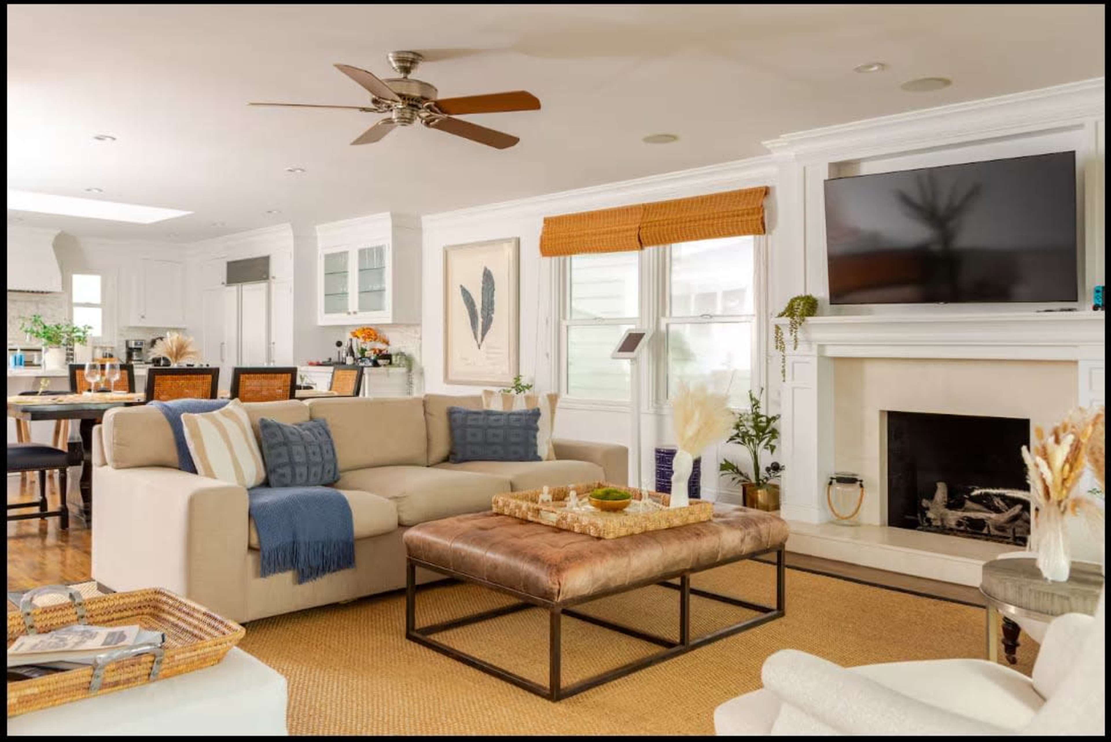 Airy Modern Beach Retreat in Manhattan Beach – Cozy, Stylish Image in Manhattan Beach, manhattan beach, CA