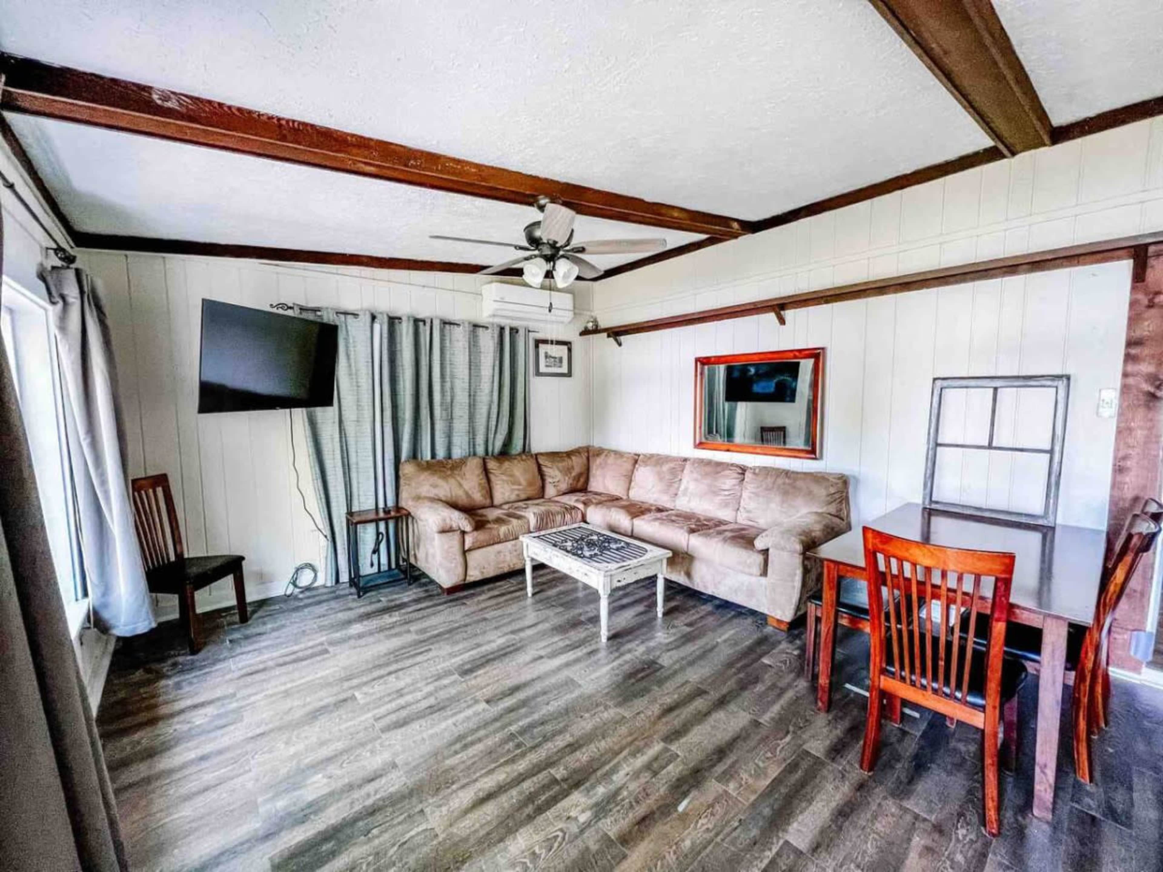 Lake front cabin peaceful , hot tub, and fire pit Image in Jefferson Township, Martinsville, IN