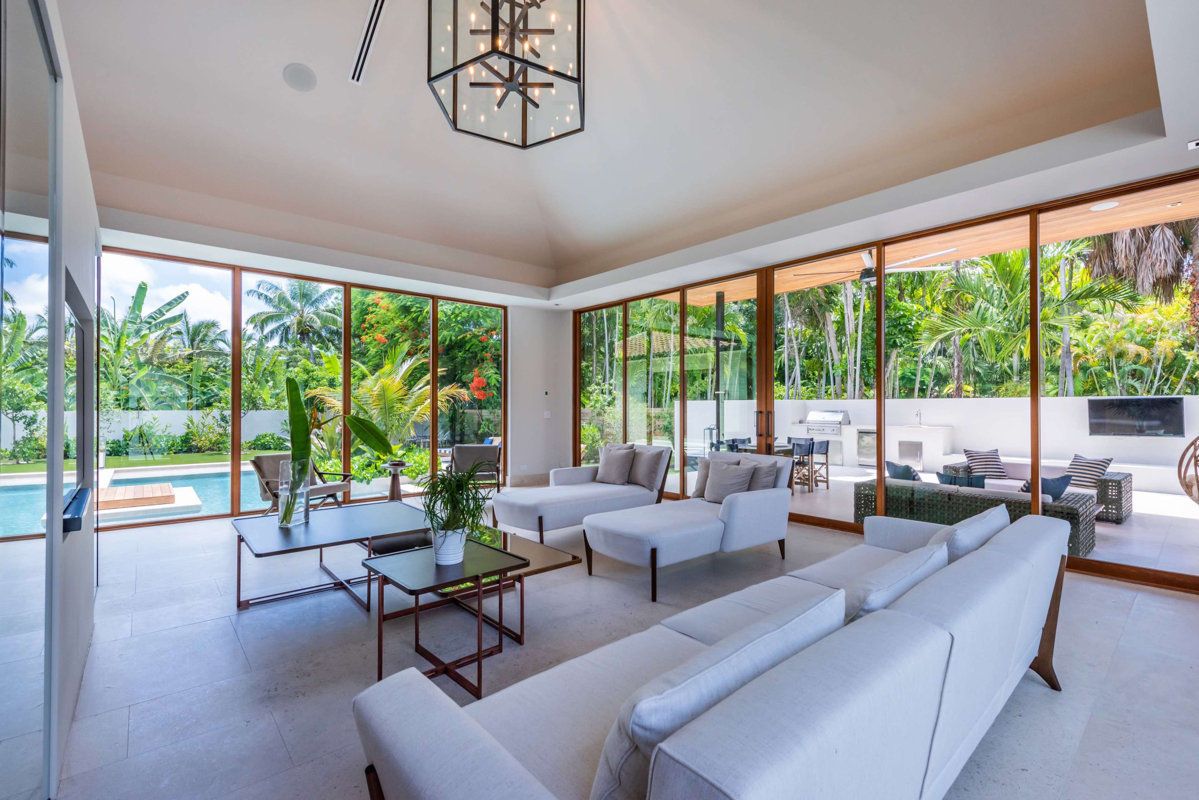 Solstice Hideaway Image in Upper East Side, Miami, FL