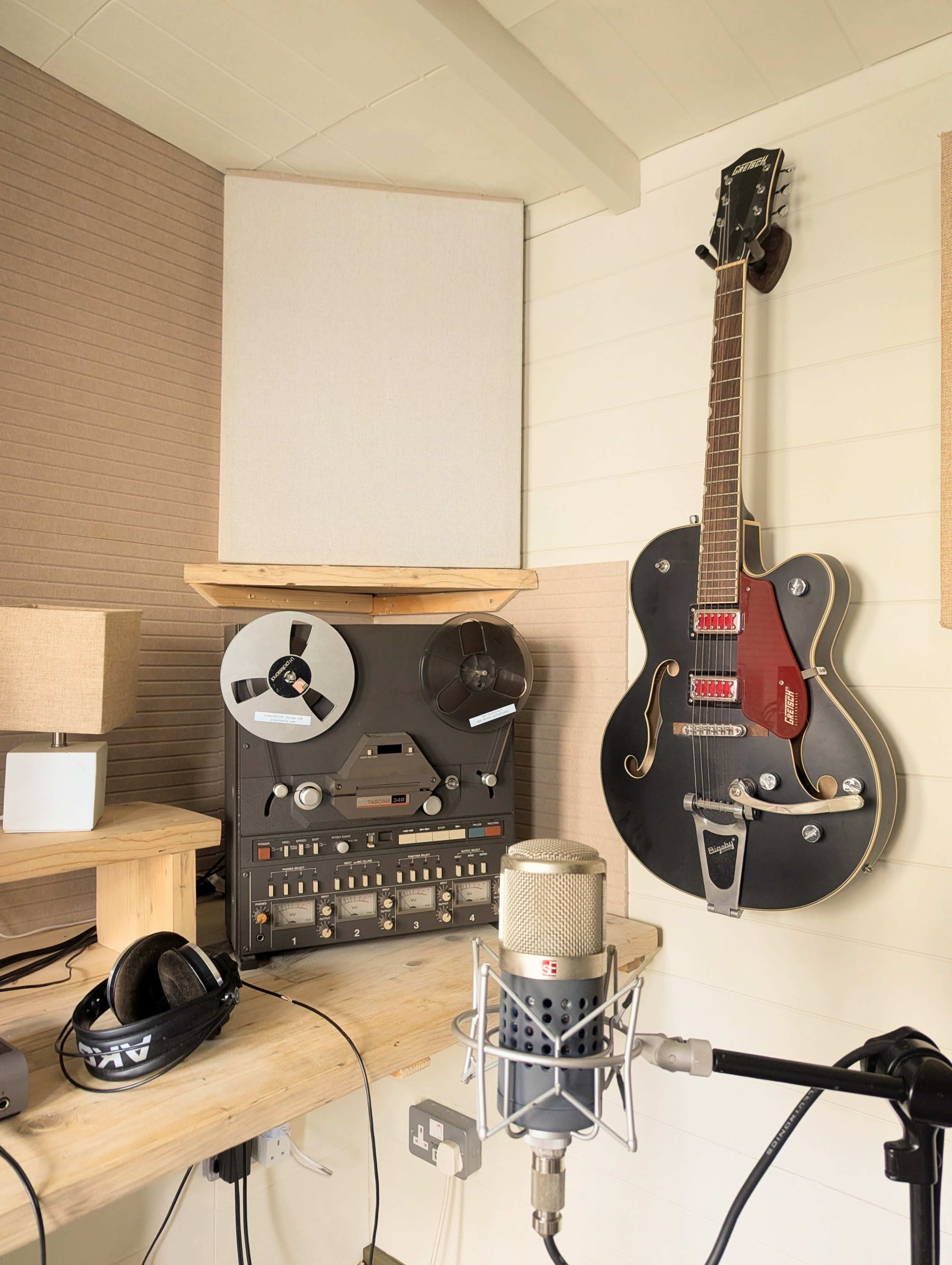 Cozy Garden Recording Studio for Acoustic Music & Voicover Image in Greenbank, Bristol, ENG