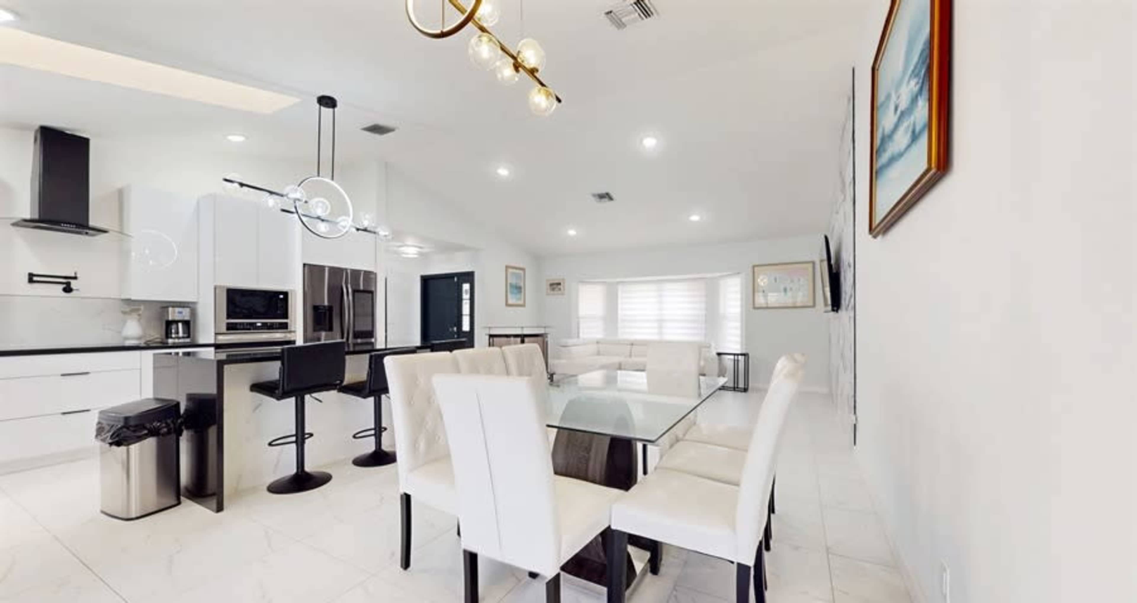 Lakefront  with Heated Pool. 3 min WEF Image in Wellington, Wellington, FL