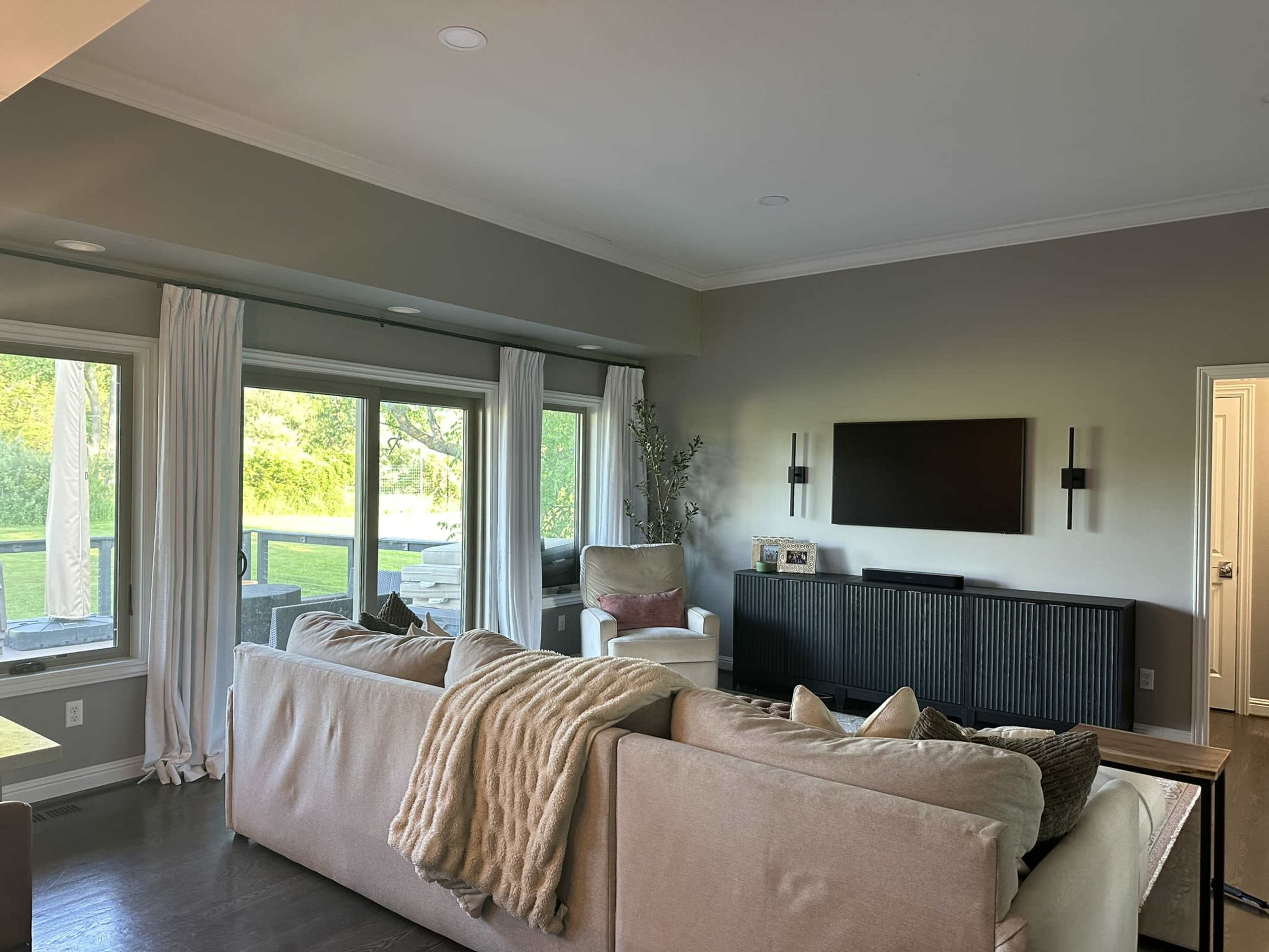 Modern Ranch for Photo Shoots, Meetings & More Image in Springfield Township, Clarkston, MI
