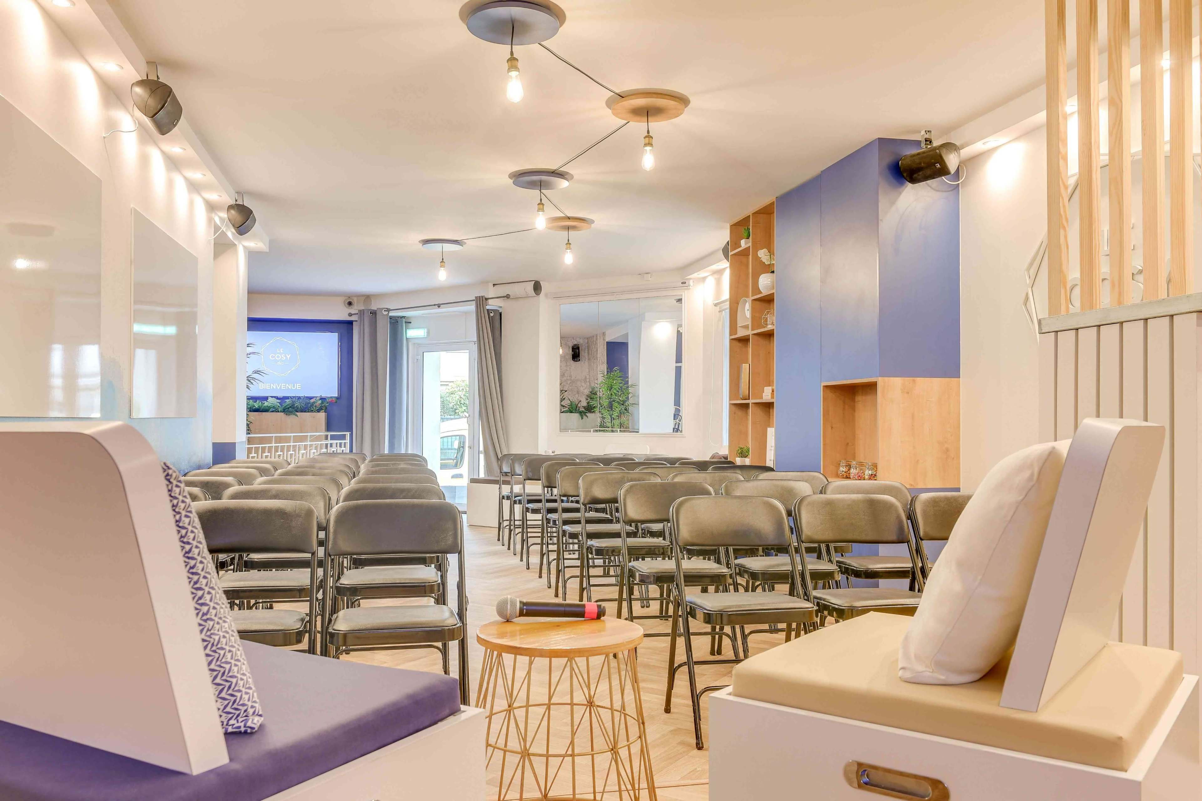 Lieu "comme à la maison" ultra modulable avec une salle principale et 3 petits salons, et une office traiteur . Au total plus de 130m² au RDC Image in Saint-Lambert, PARIS, 