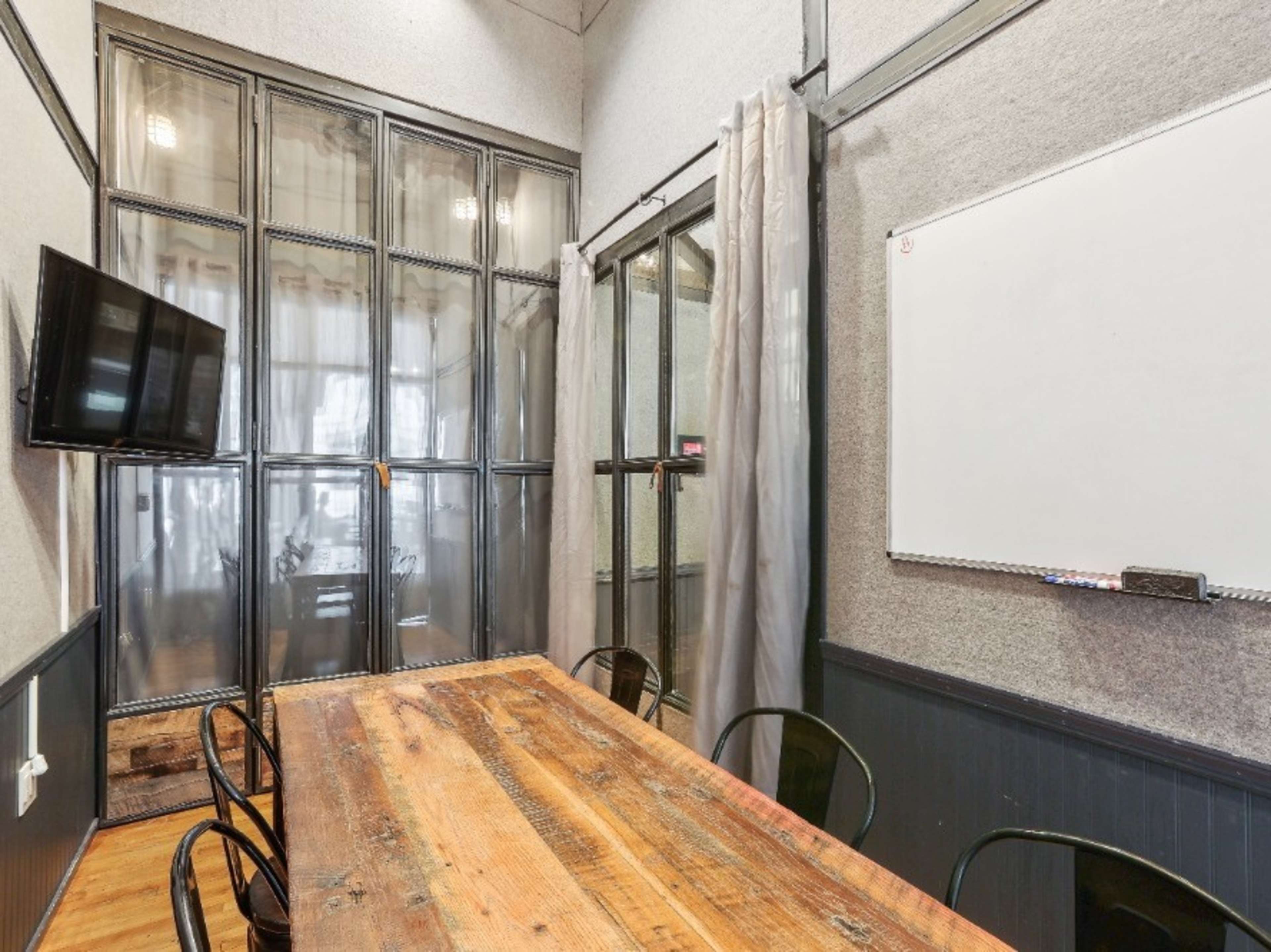 Lounge area for 6 people