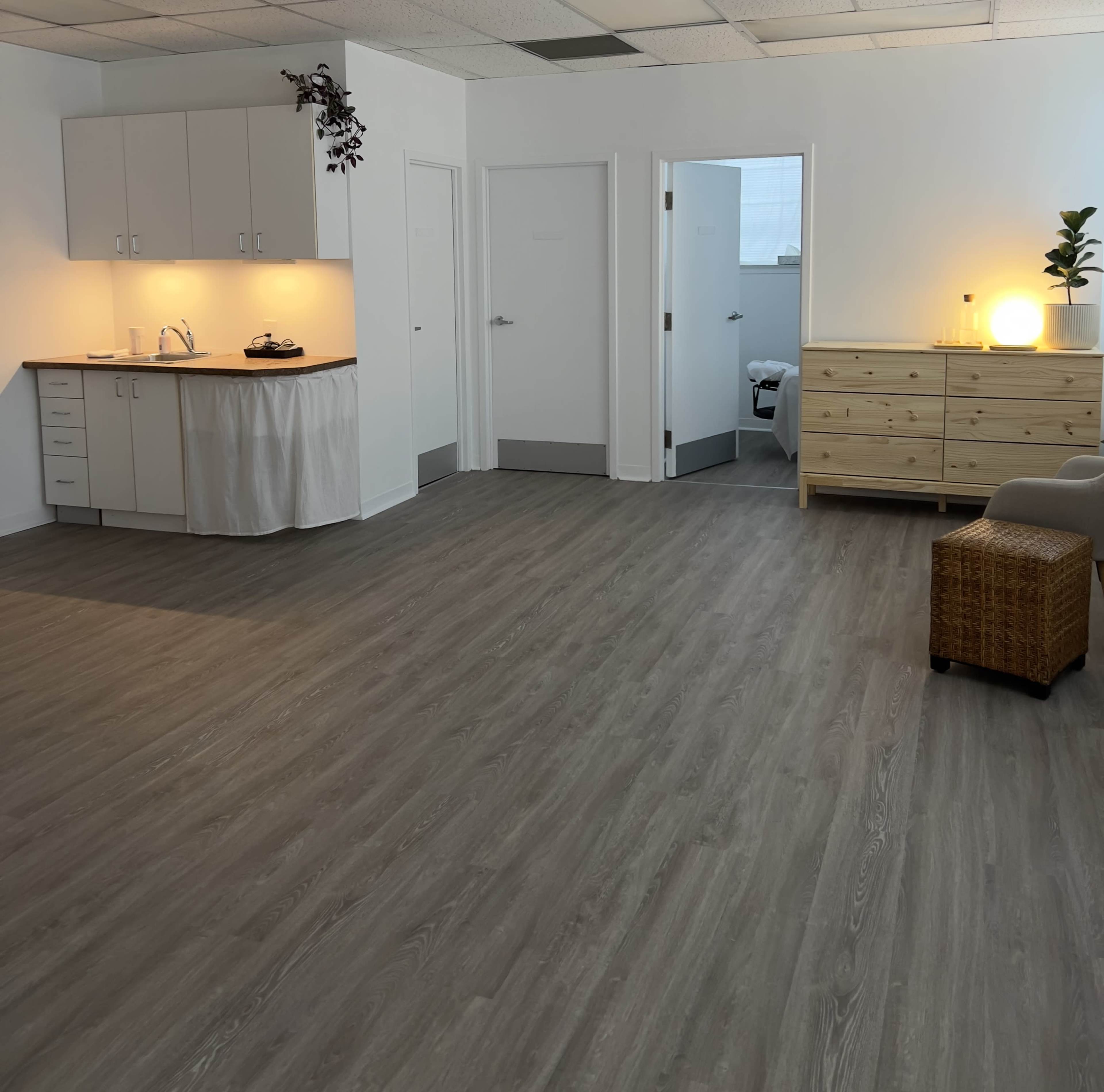 Spacious and bright medical clinic and wellness space Image in Glenridge, St. Catharines, ON