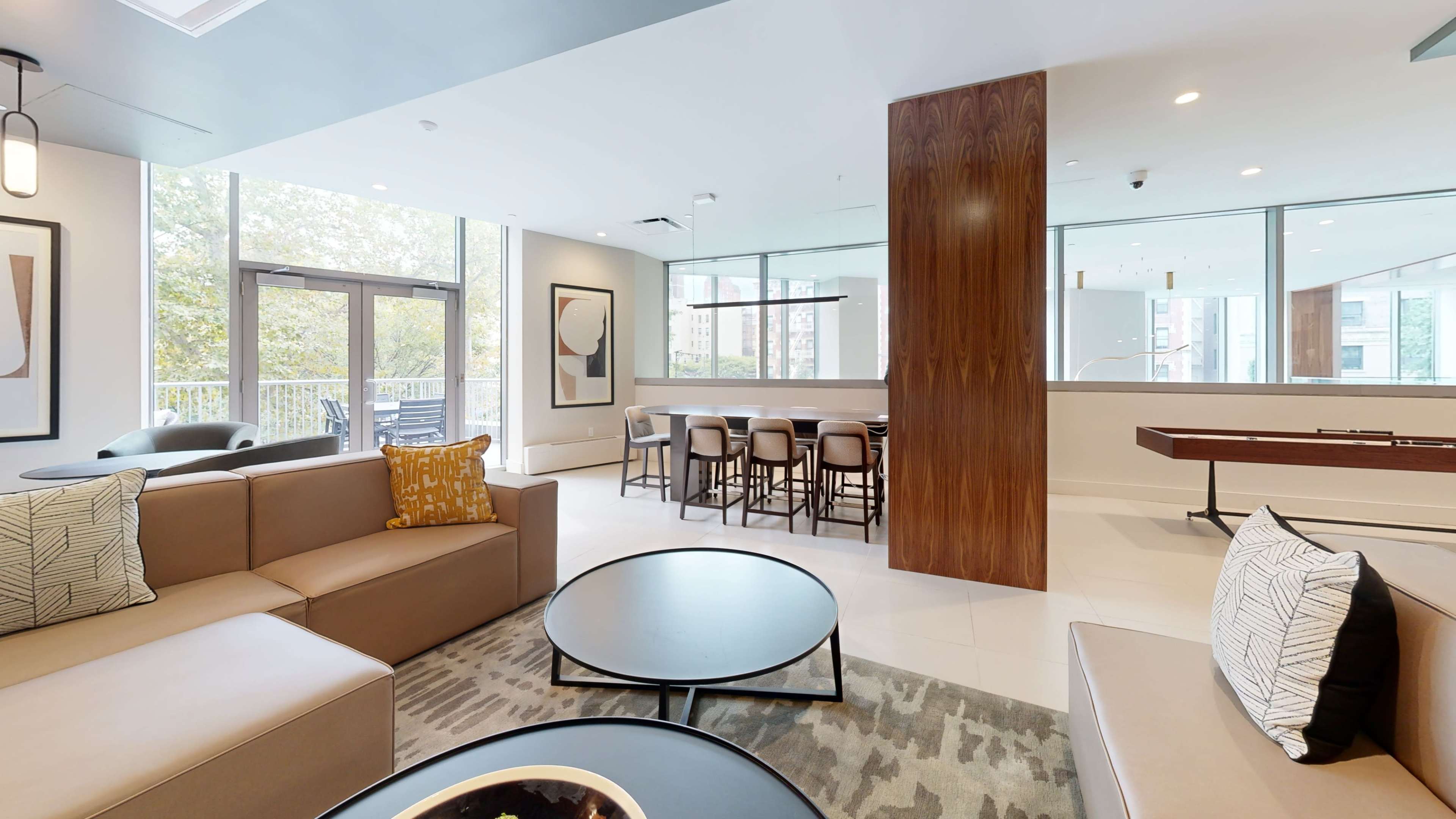 beautiful-spacious-lounge-perfect-for-your-next-meeting-or-event-in-the