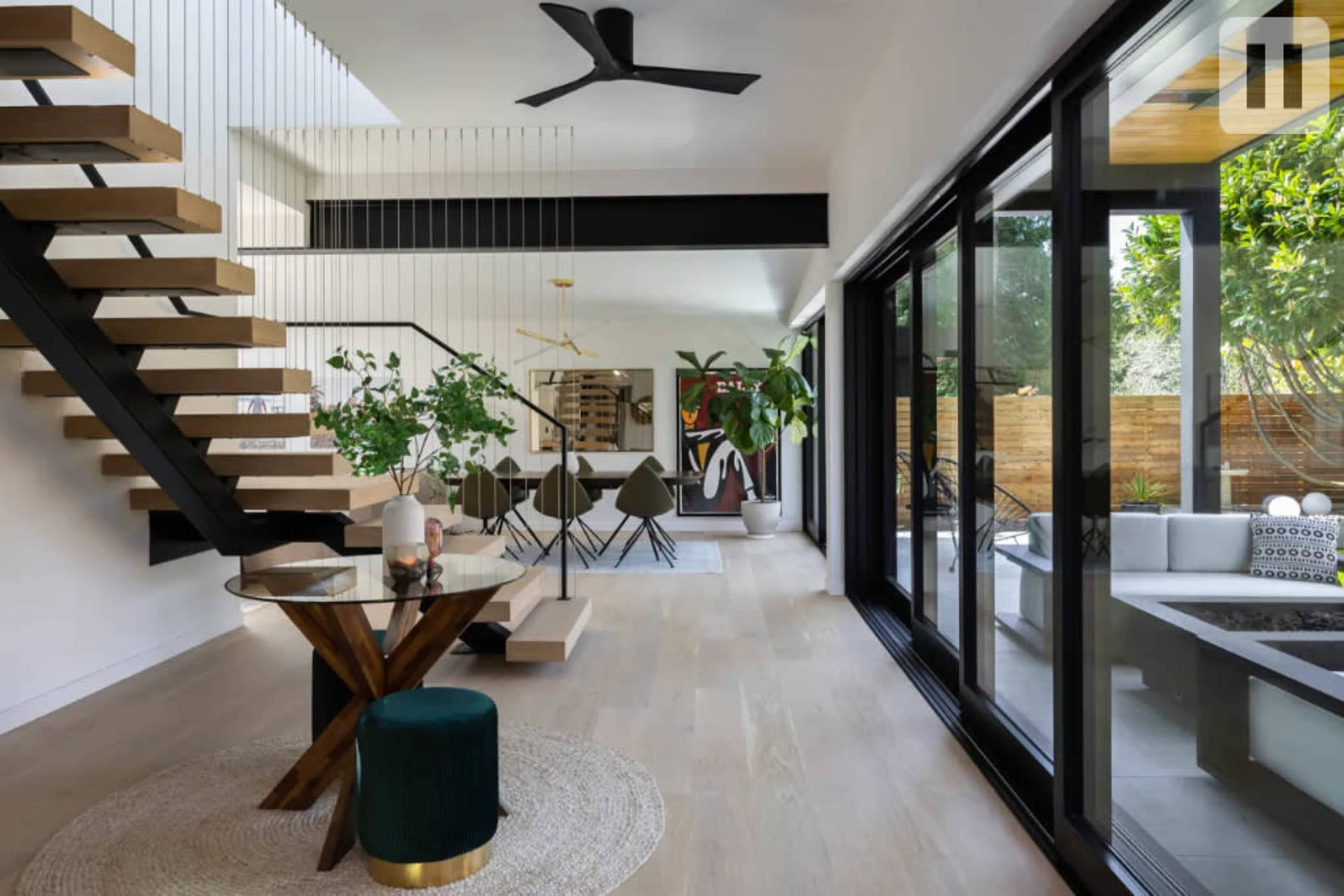 California-inspired Mid-Century Home Image in West Bellevue, Bellevue, WA