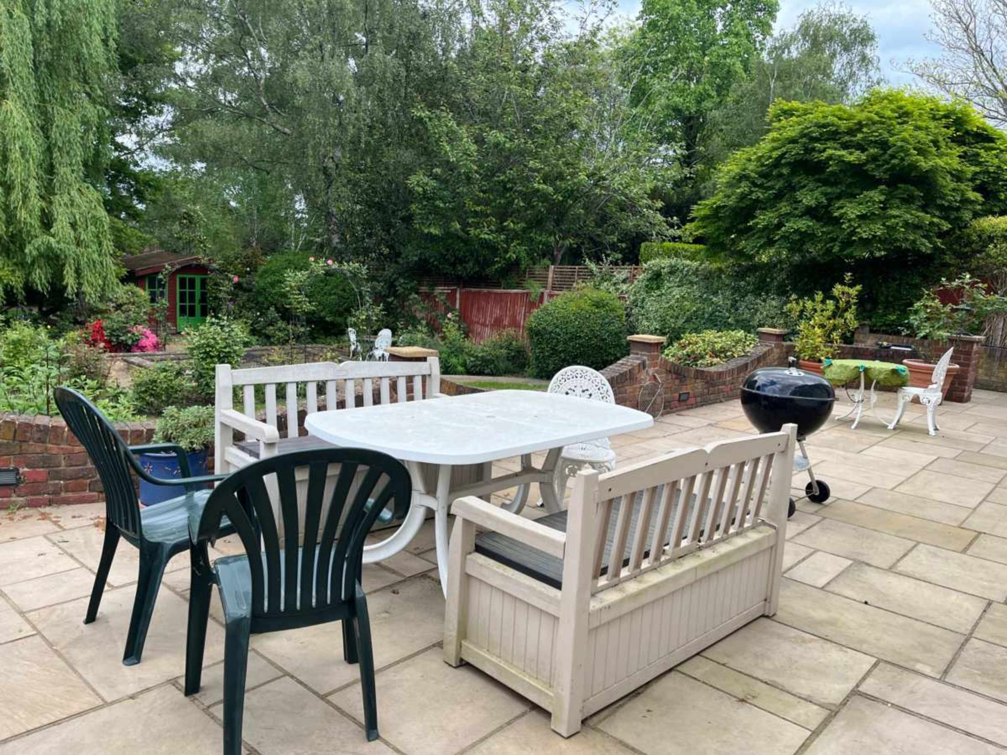 Suburban spacious family home with magical garden Image in Croydon, Croydon, ENG