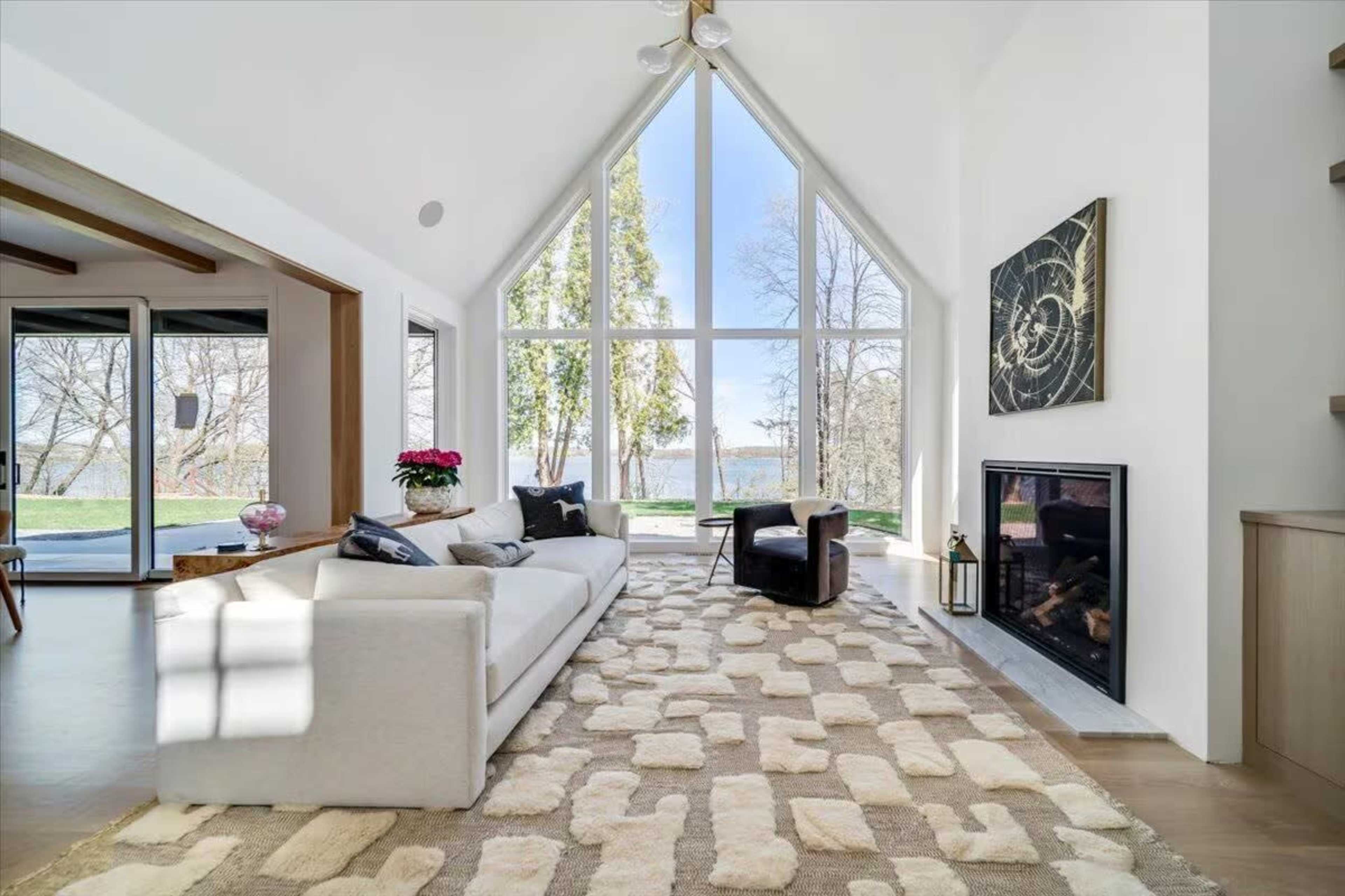 LakeHus - Luxury Urban Lake Home Image in Chanhassen, Excelsior, MN