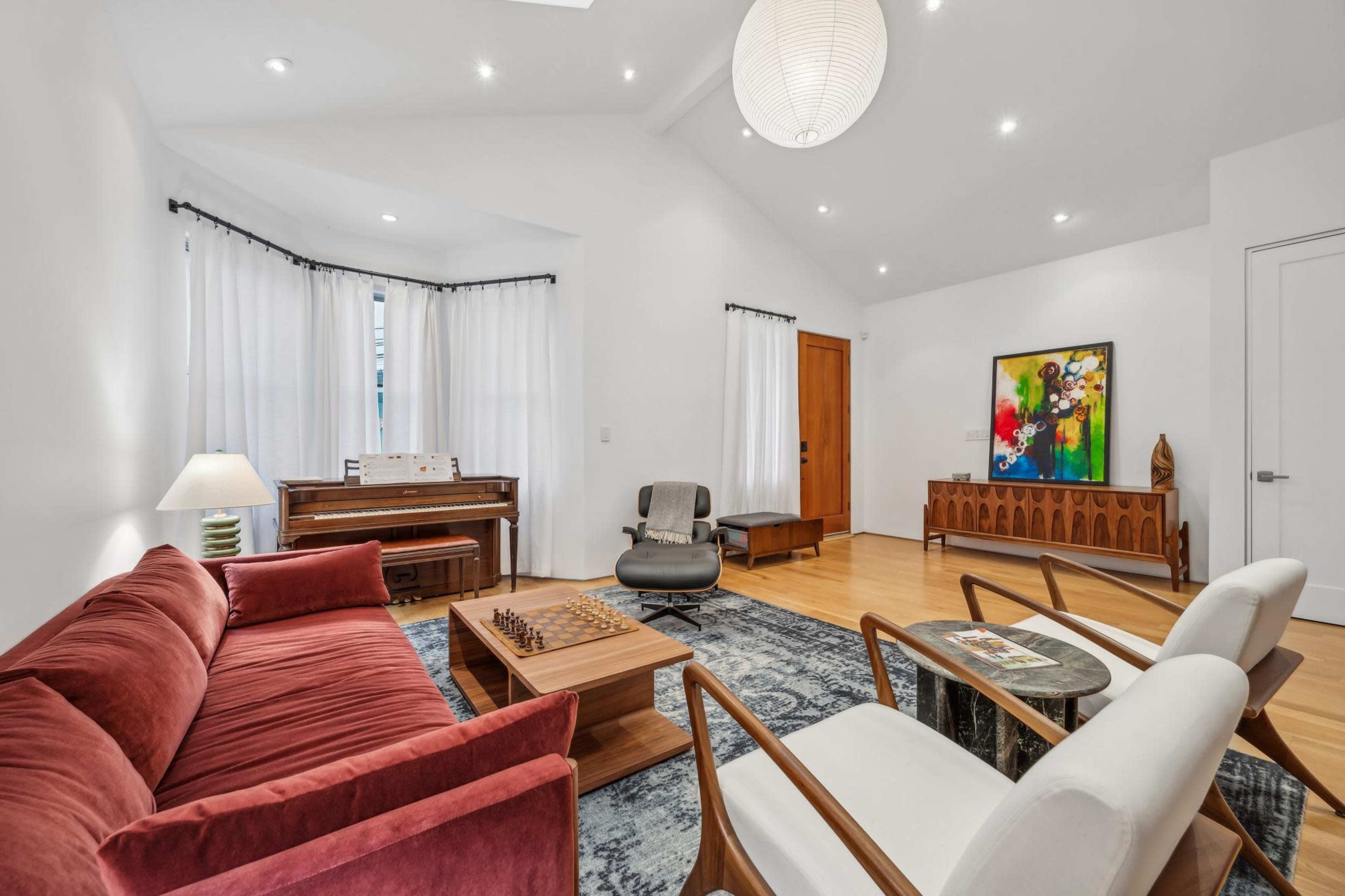 Noe Valley's Large Light-Filled Retreat: Modern Space and Open Design Image in Noe Valley, San Francisco, CA