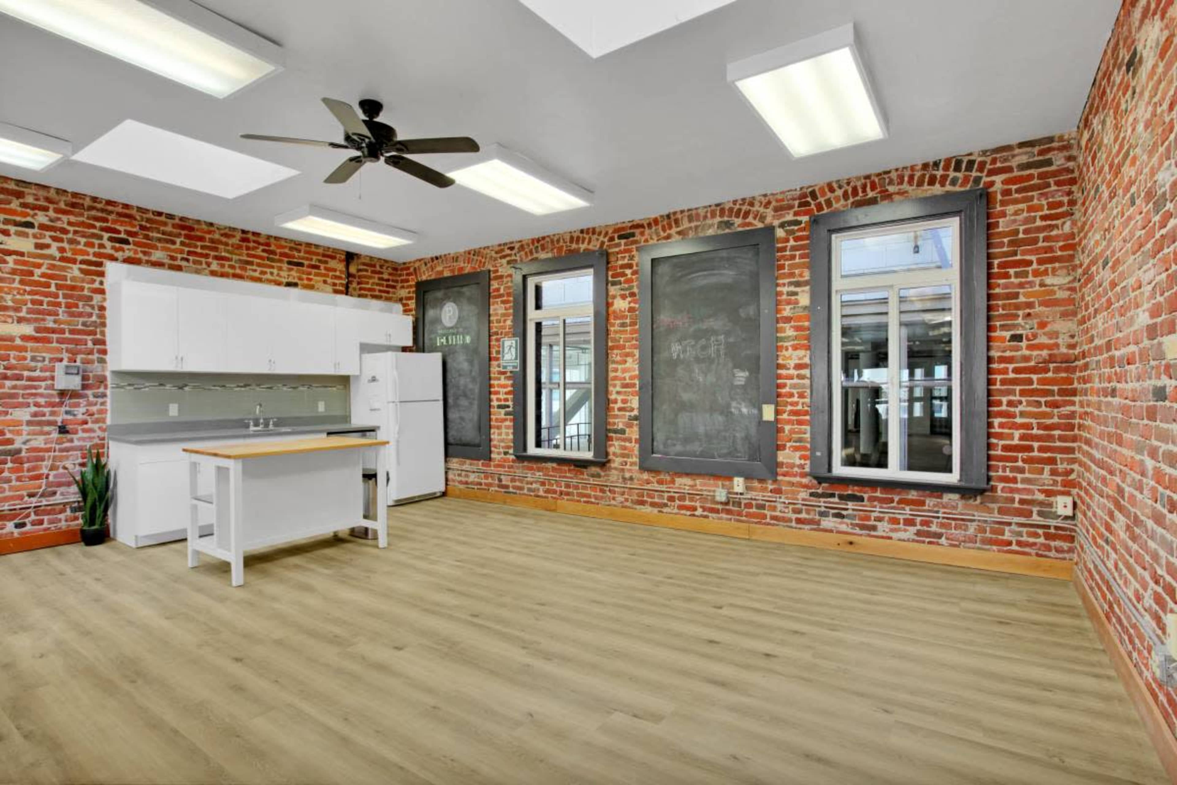 Cozy and Brick Wall Large Studio in the Center of Downtown San Francisco Financial District Image in Union Square, San Francisco, CA