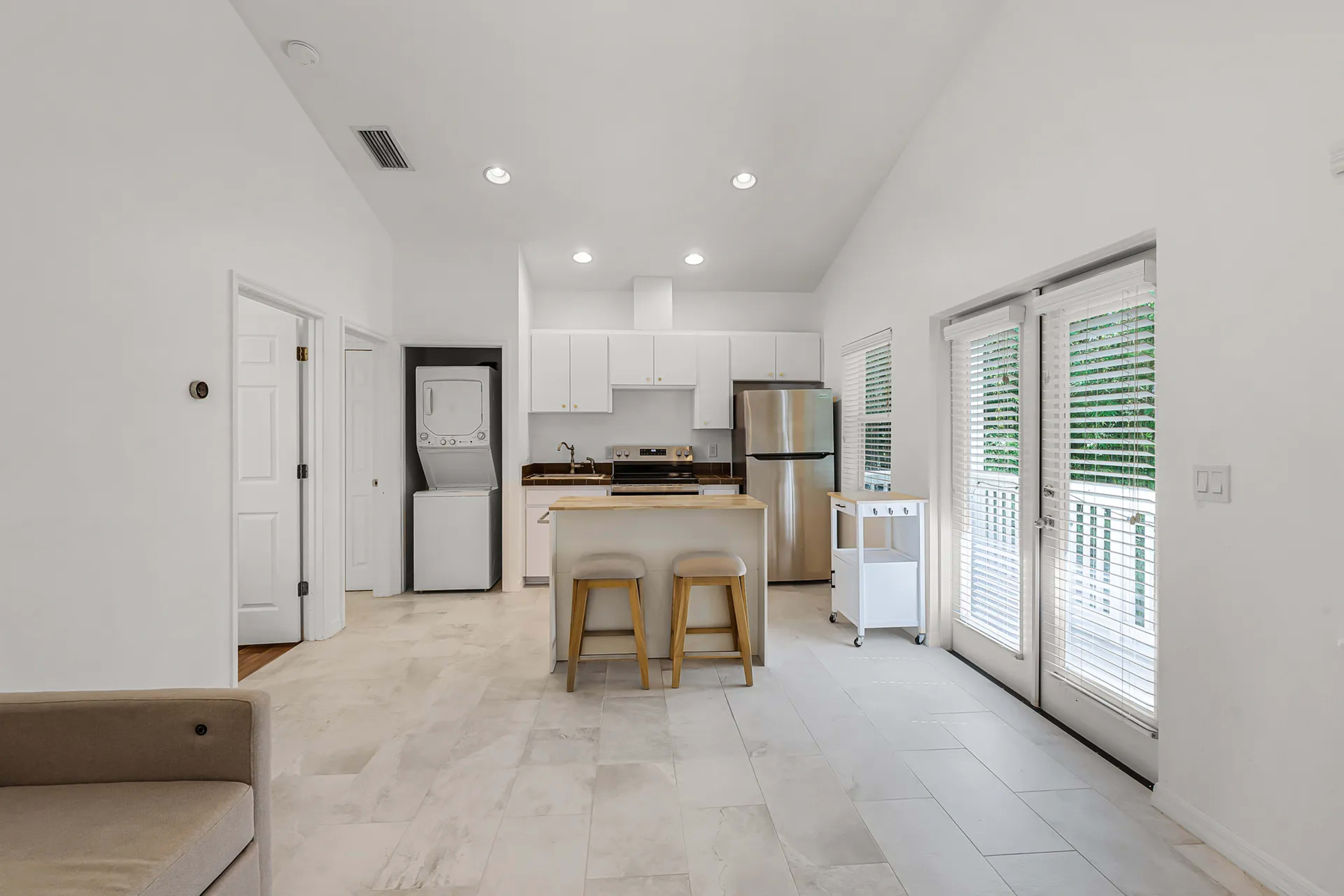 Private Bamboo-Oasis Apartment w/ Balcony — Photo/Video & Meetings Image in College Park, Orlando, FL