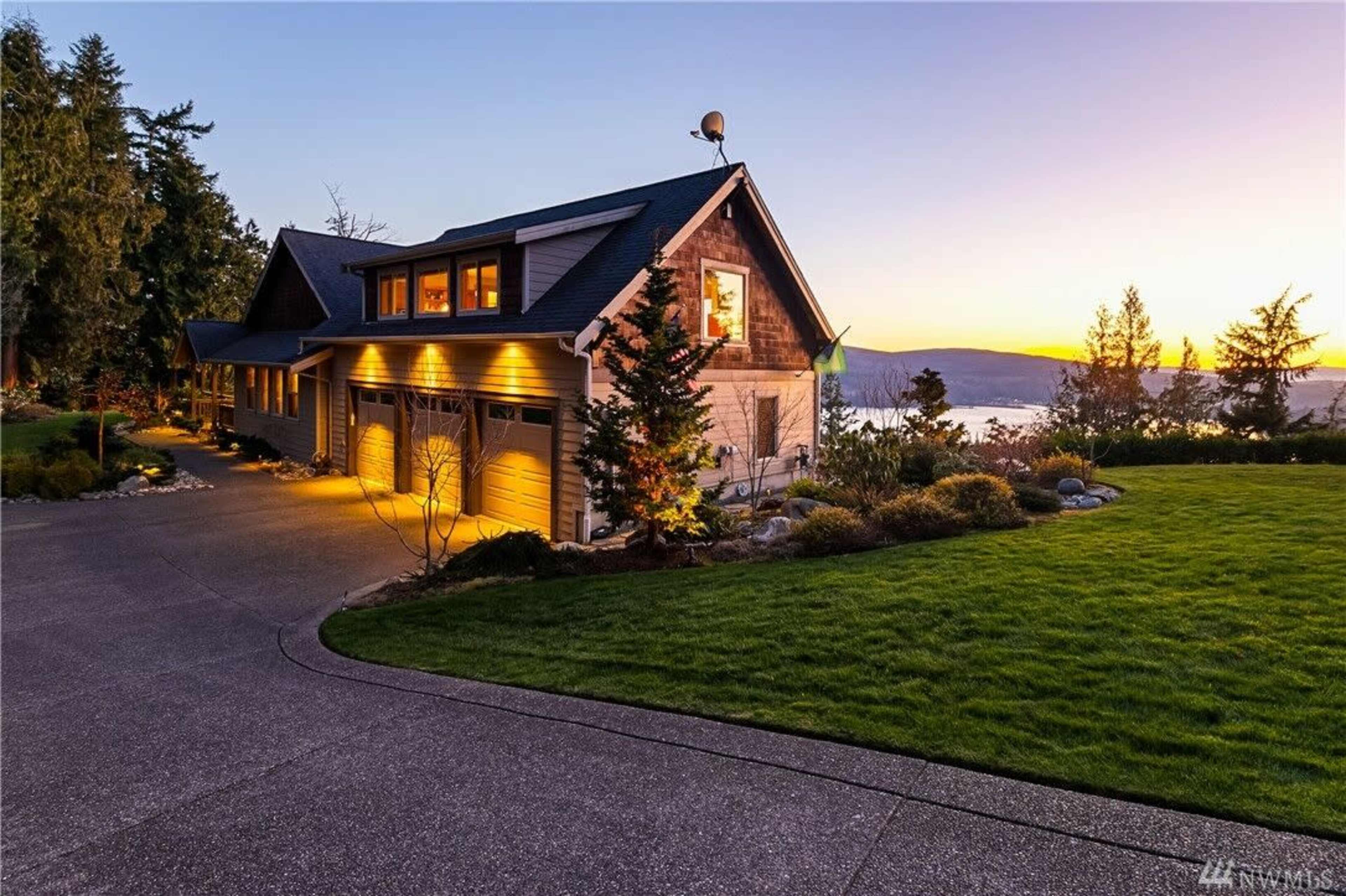 Lakeview Creative Studio | Natural Light, Film Location & Content Production Space Image in , Bellingham, WA