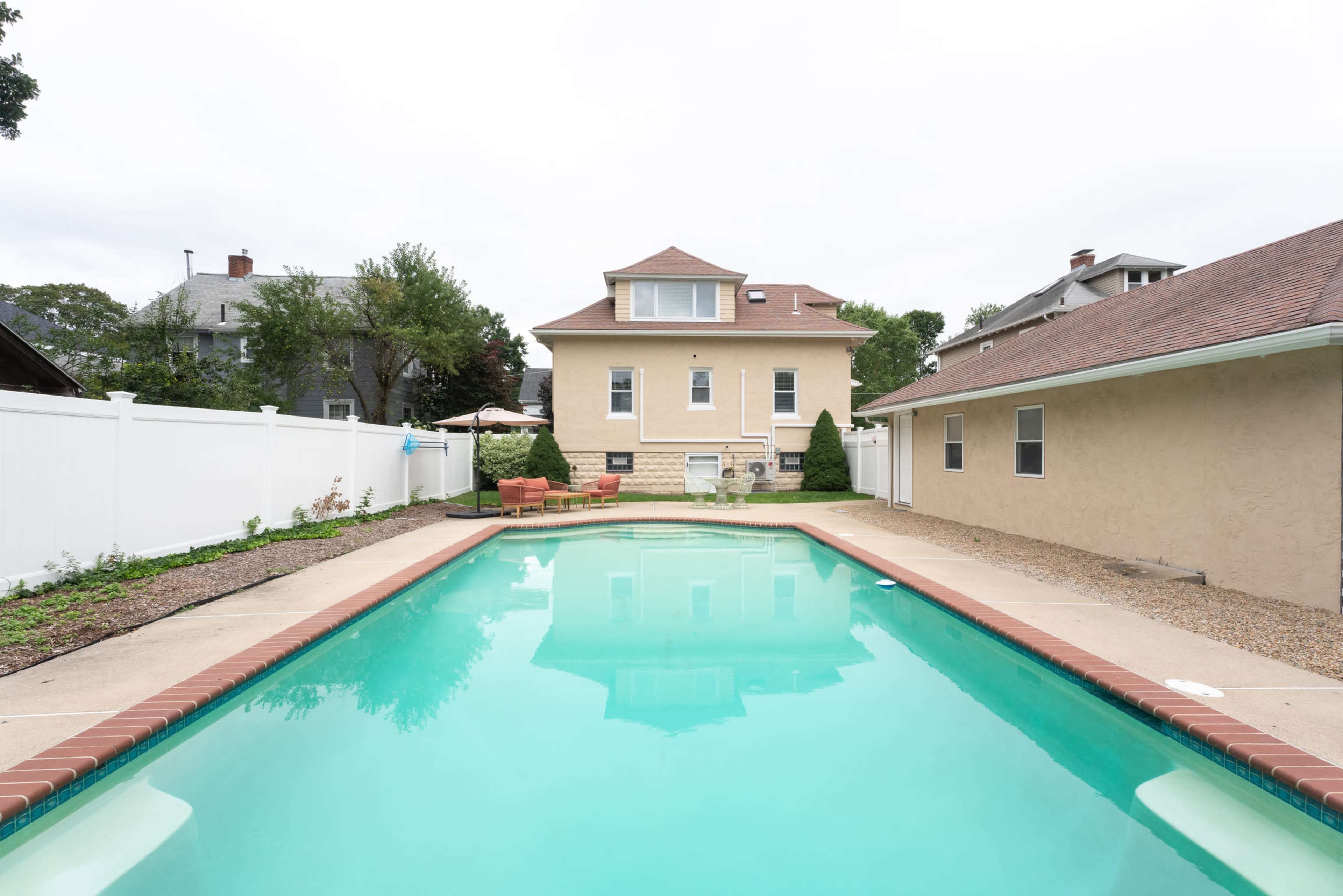 Disability-Friendly Maximalist Photo and Content House with Vintage Shopping Outside Boston Image in Norwood, Norwood, MA