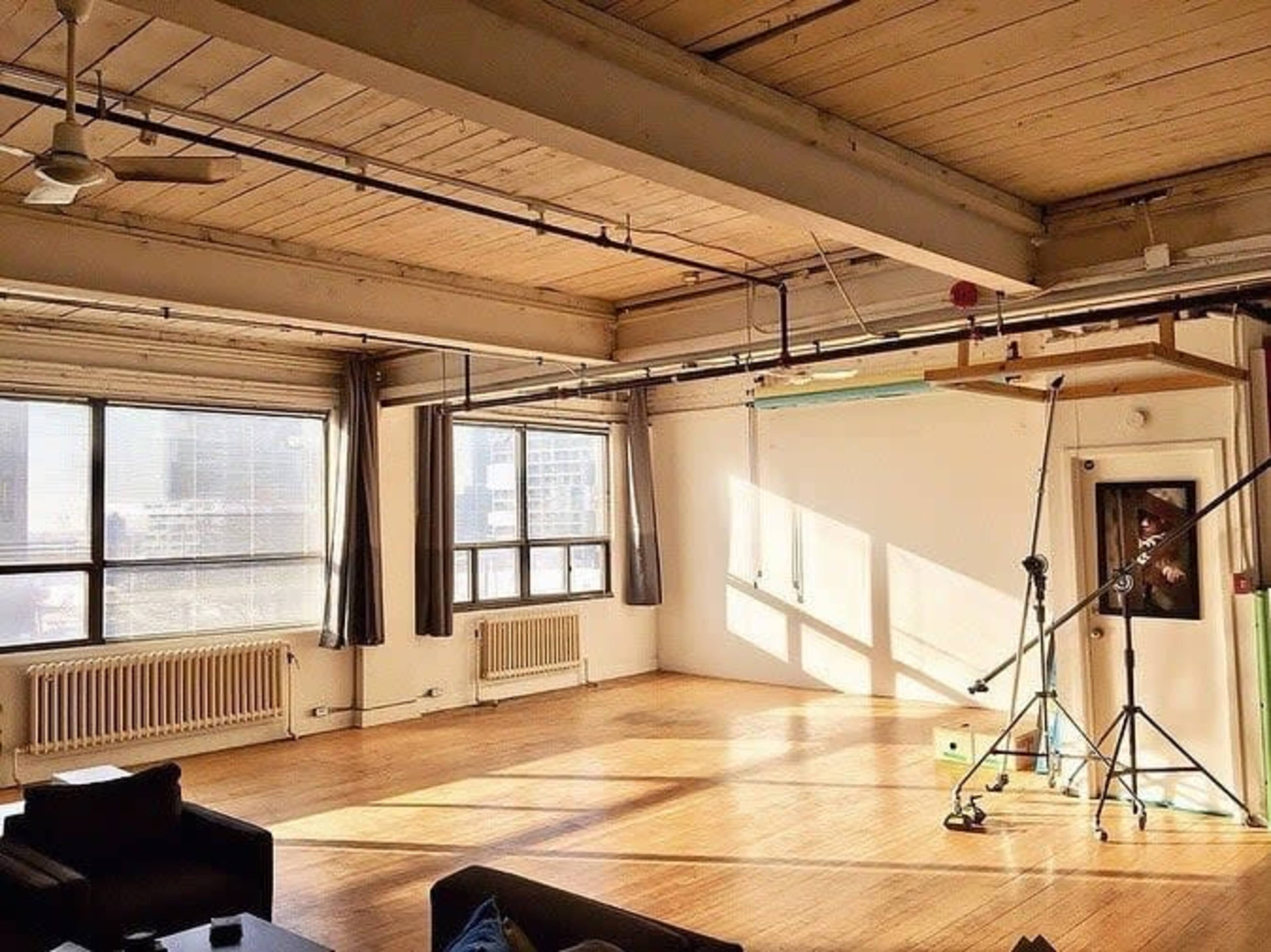 STUDIO 311 | Toronto Rustic & Open Concept Hard-Loft Studio Image in Riverside, Toronto, ON