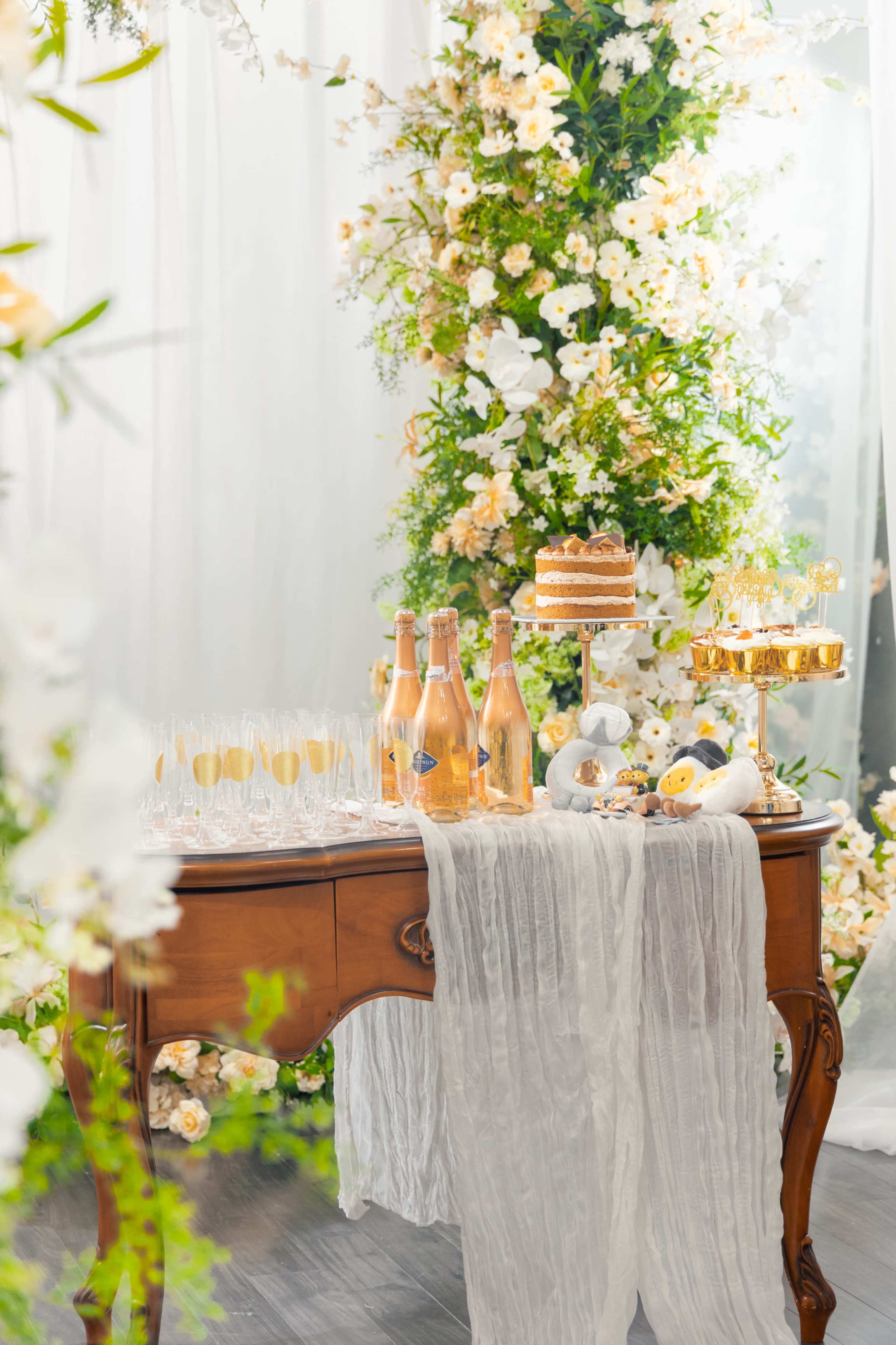 24 Flower Garden - Easy-Access Uptown Micro-Wedding Venue in North York Image in Hillcrest Village, Toronto, ON