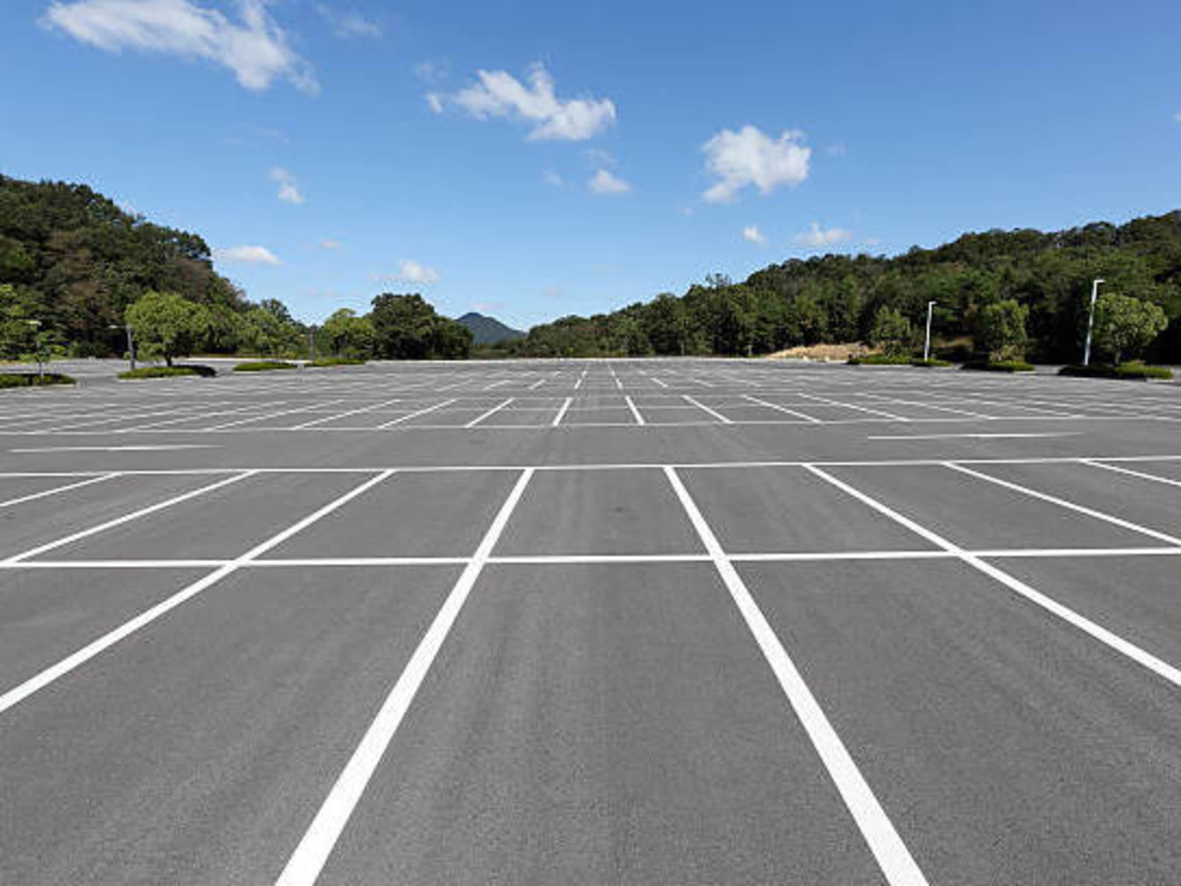 PARKING LOT - PER DAY