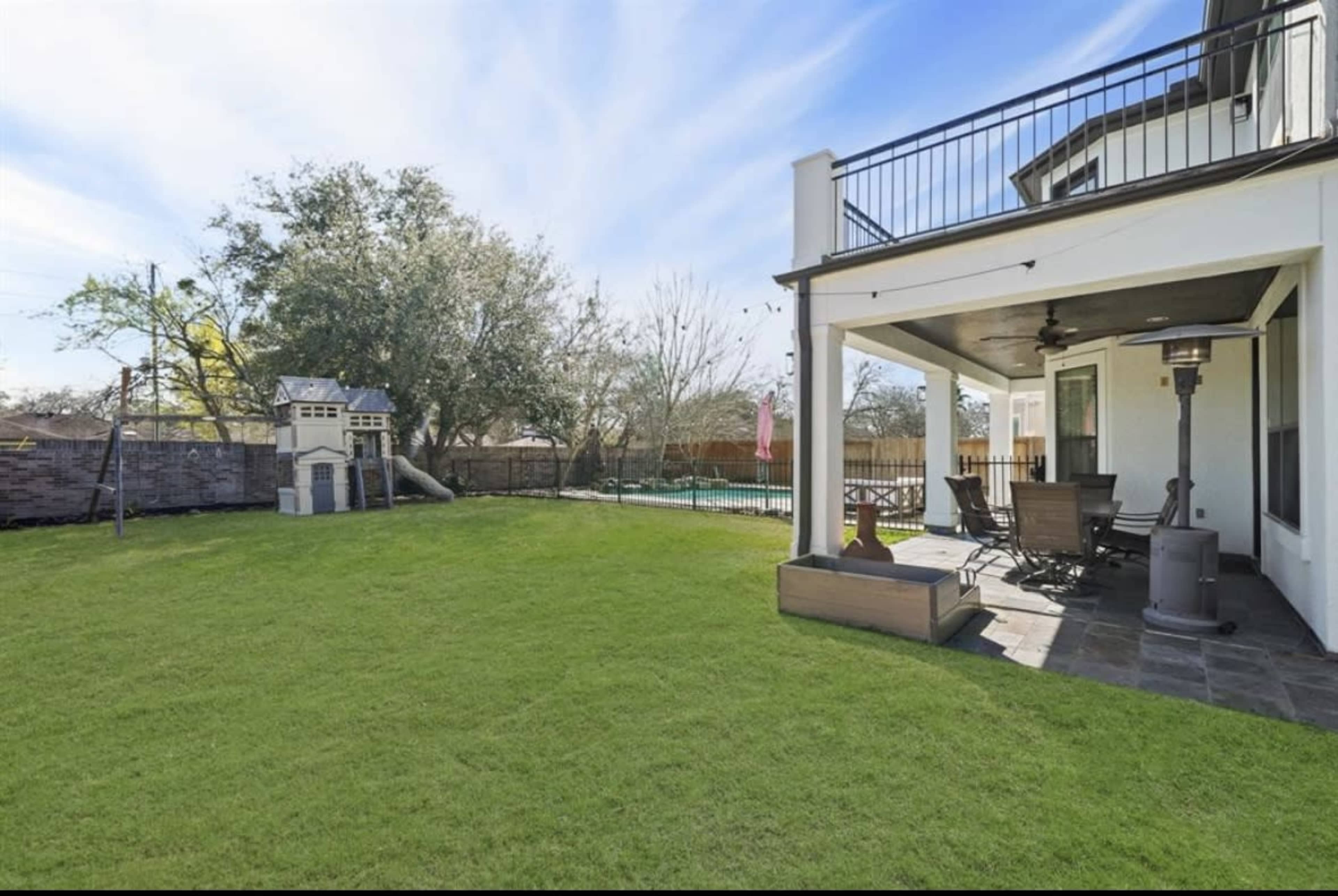 Modern Suburban Retreat with Open Layout and Natural Light – Ideal for Photoshoots, Small Gatherings, or Creative Projects Image in Eldridge / West Oaks, Houston, TX