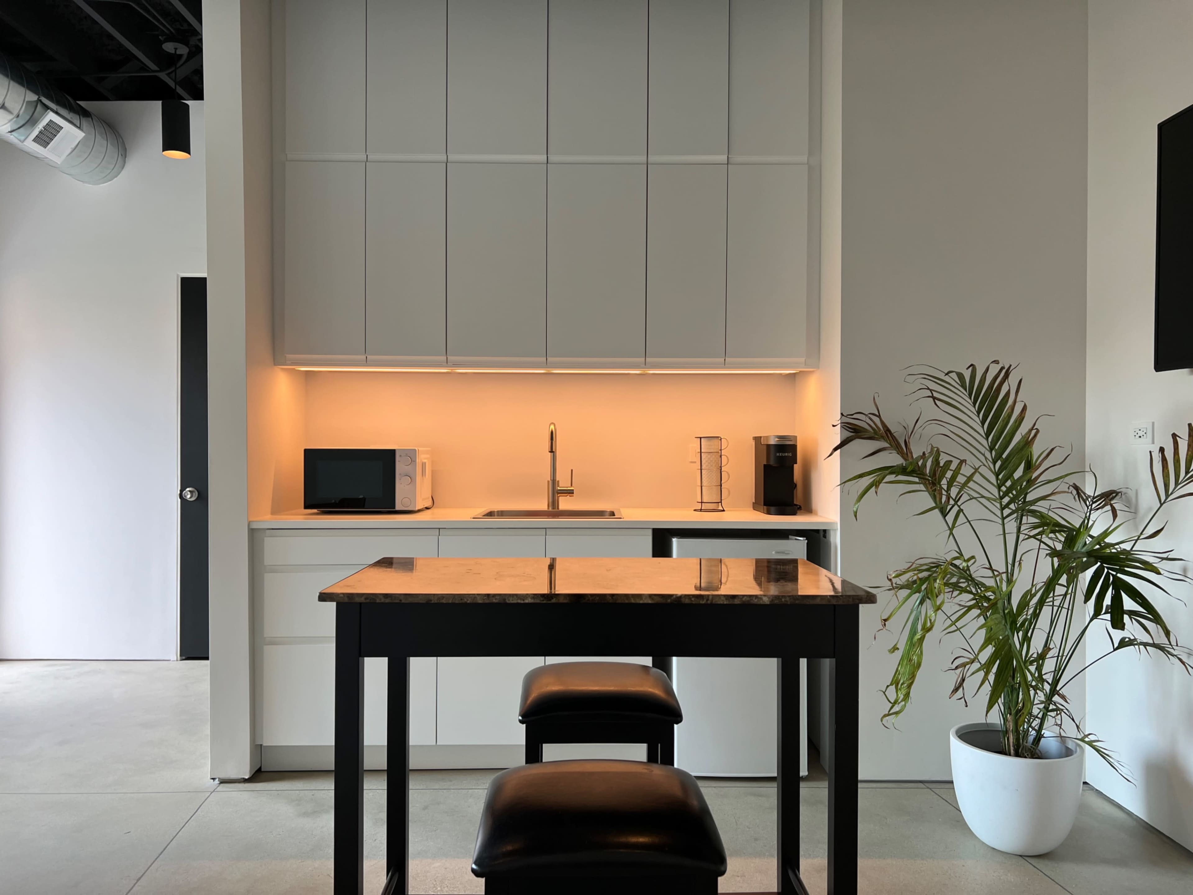SOPHISTICATED MODERN OFFICE SPACE Image in Leyden Township, Franklin Park, IL