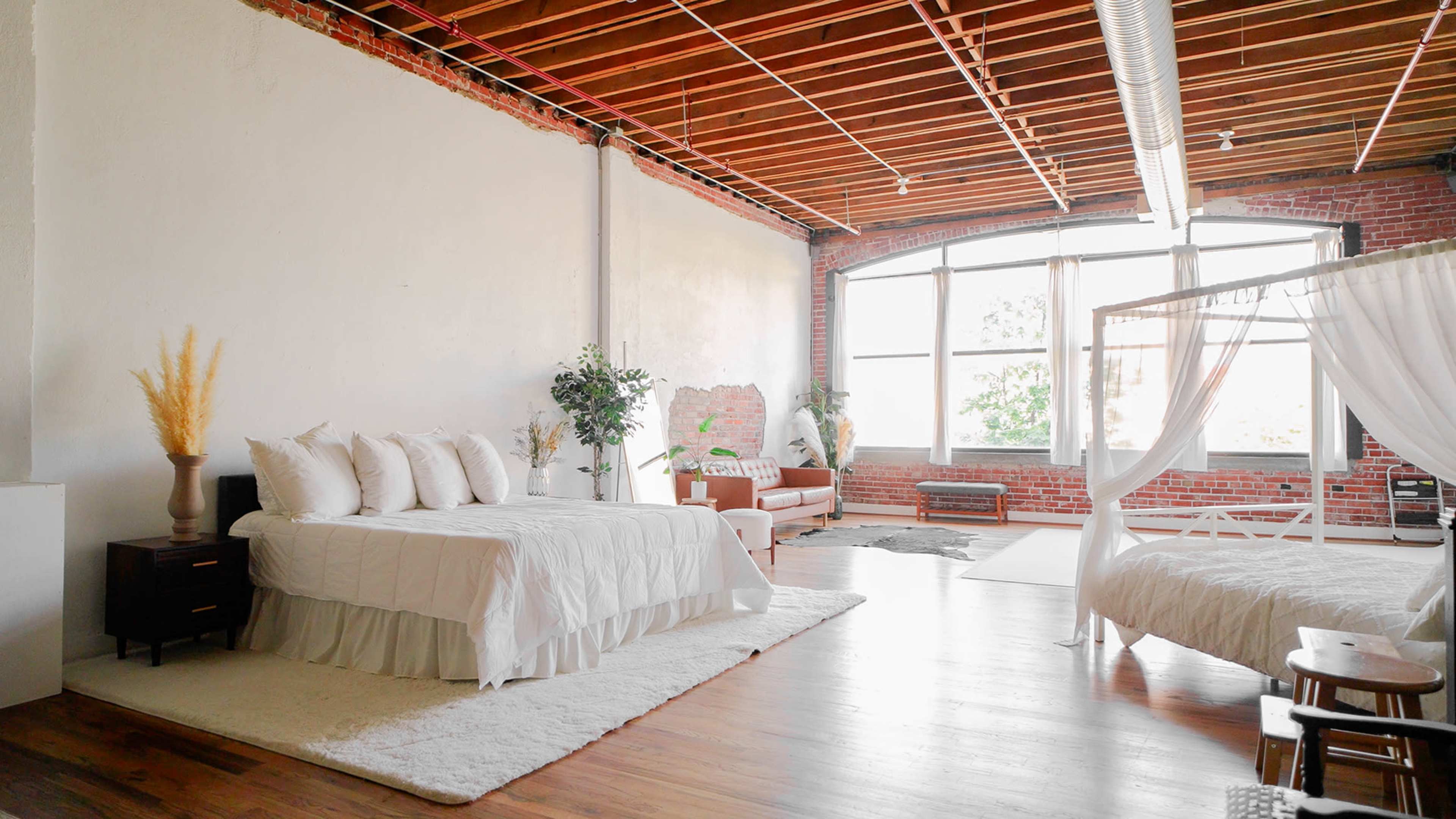 Private Rentable Boudoir Studio  in Kansas City (2 Hour Minimum) Image in Downtown Kansas City, Kansas City, MO