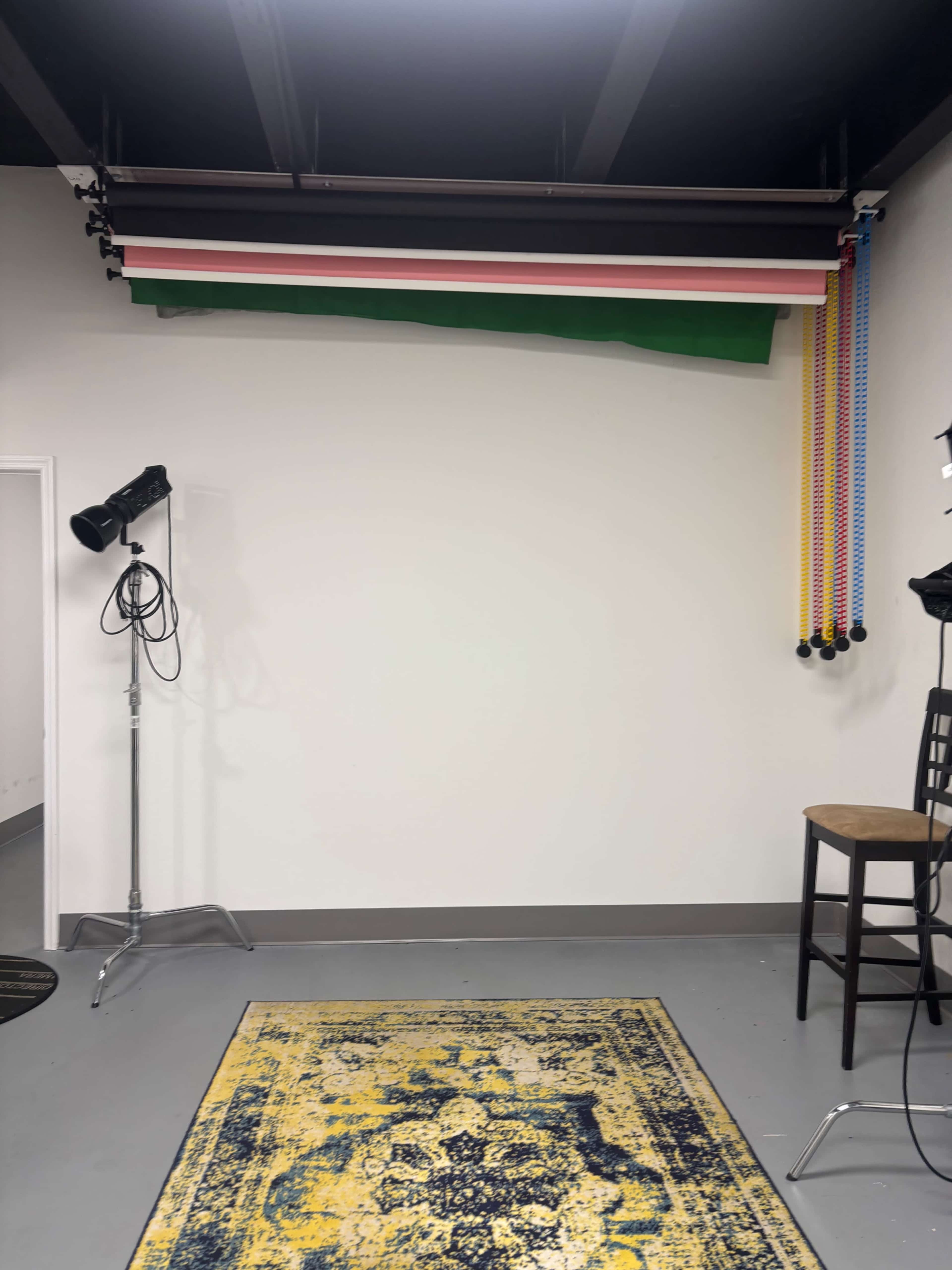 Marina, Beach, Downtown Boynton Beach, can be used for many events, photo shoots with 5 back drops, sip and paint and alike events, popups, dance classes, one on coaching, endless apportunities, wide open space with dressing room and bathroom Image in Boynton Beach, Boynton Beach, FL