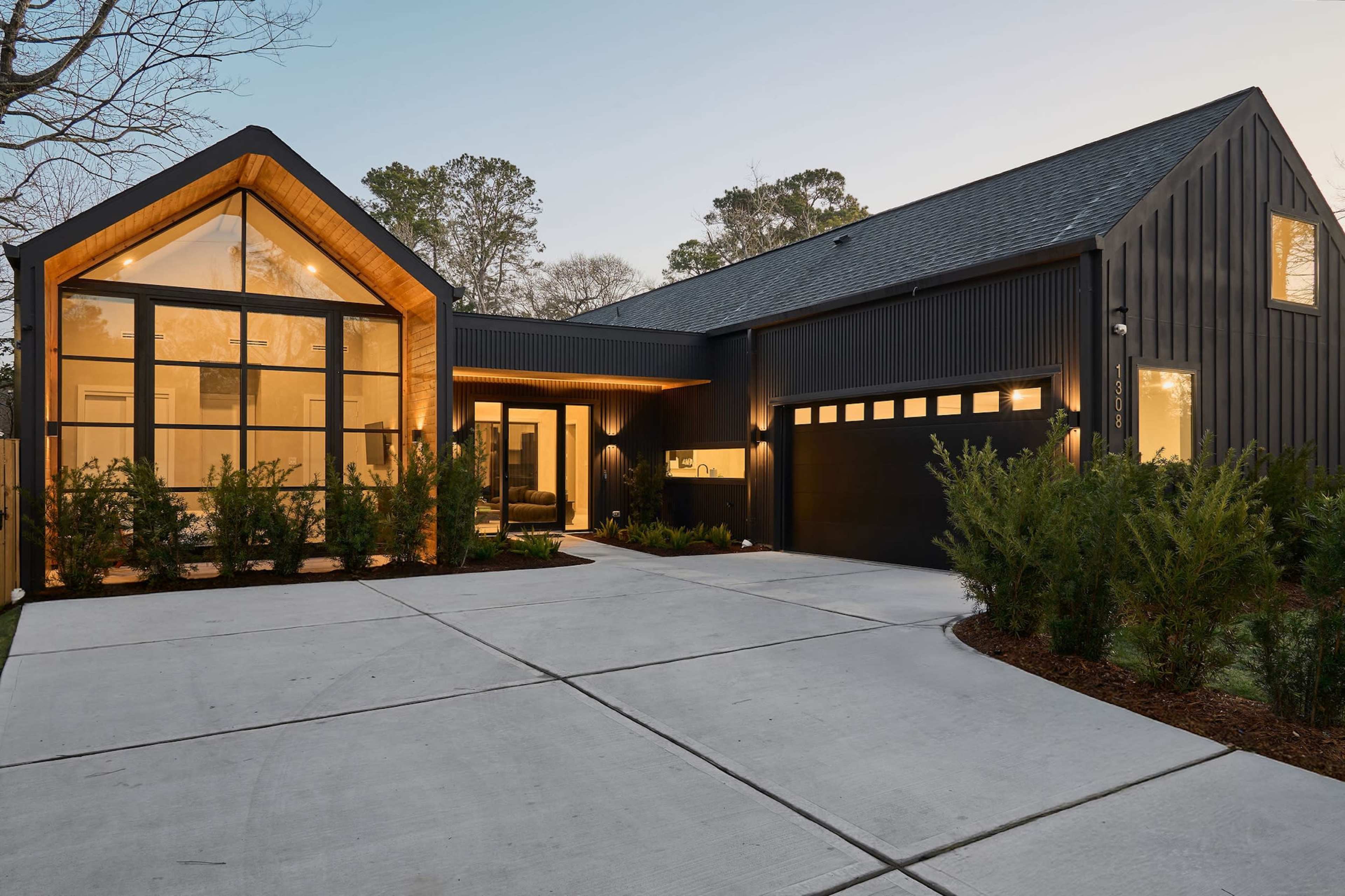 Suburban Luxury: The Black Oak Image in , Conroe, TX
