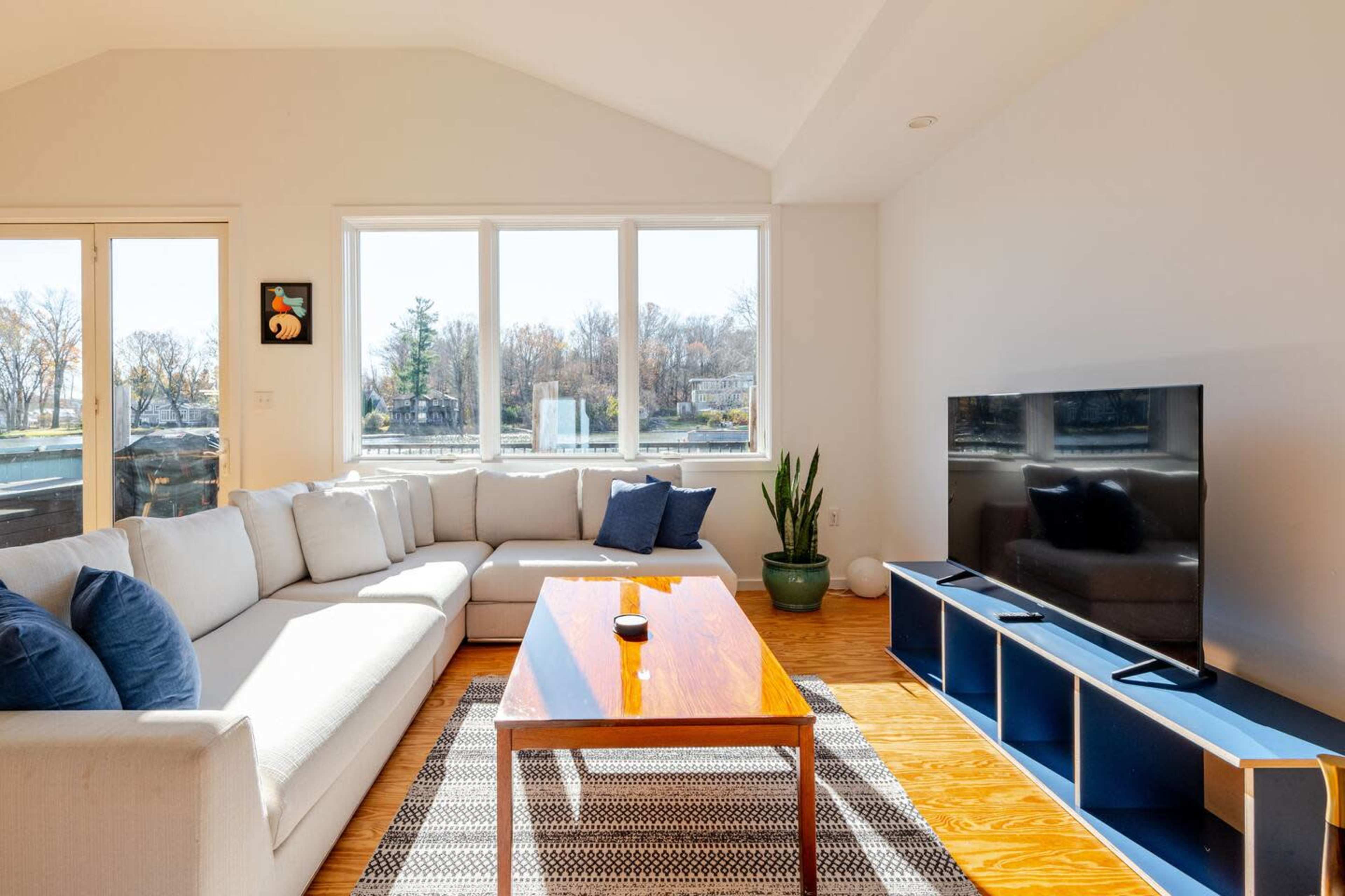 Modern Lakefront Retreat w. King Bed Image in Saugerties, Saugerties, NY