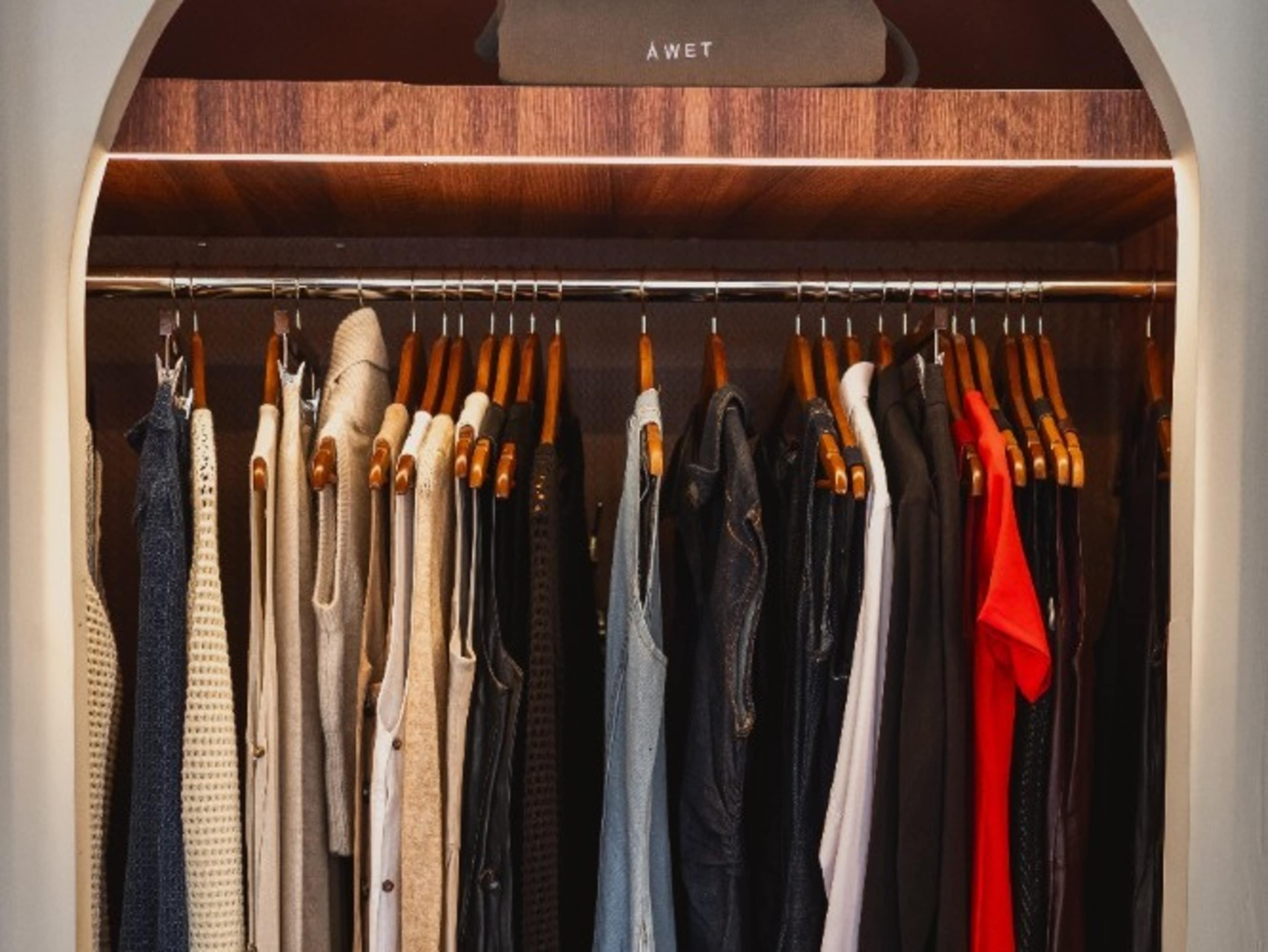 HANGERS AND BUILT IN RACKS