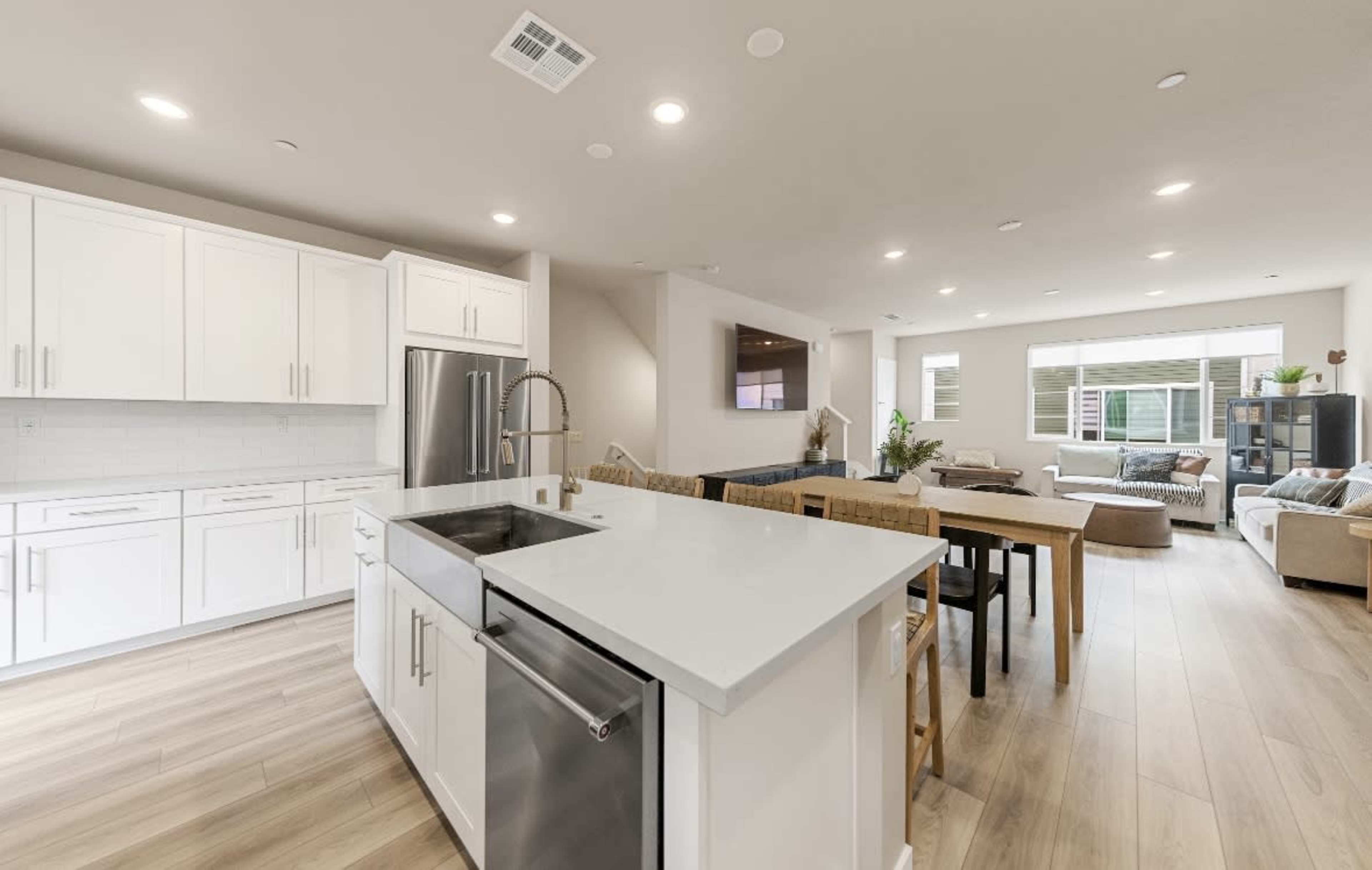 Bright light Minimalist Condo Image in San Pedro, San Pedro, CA