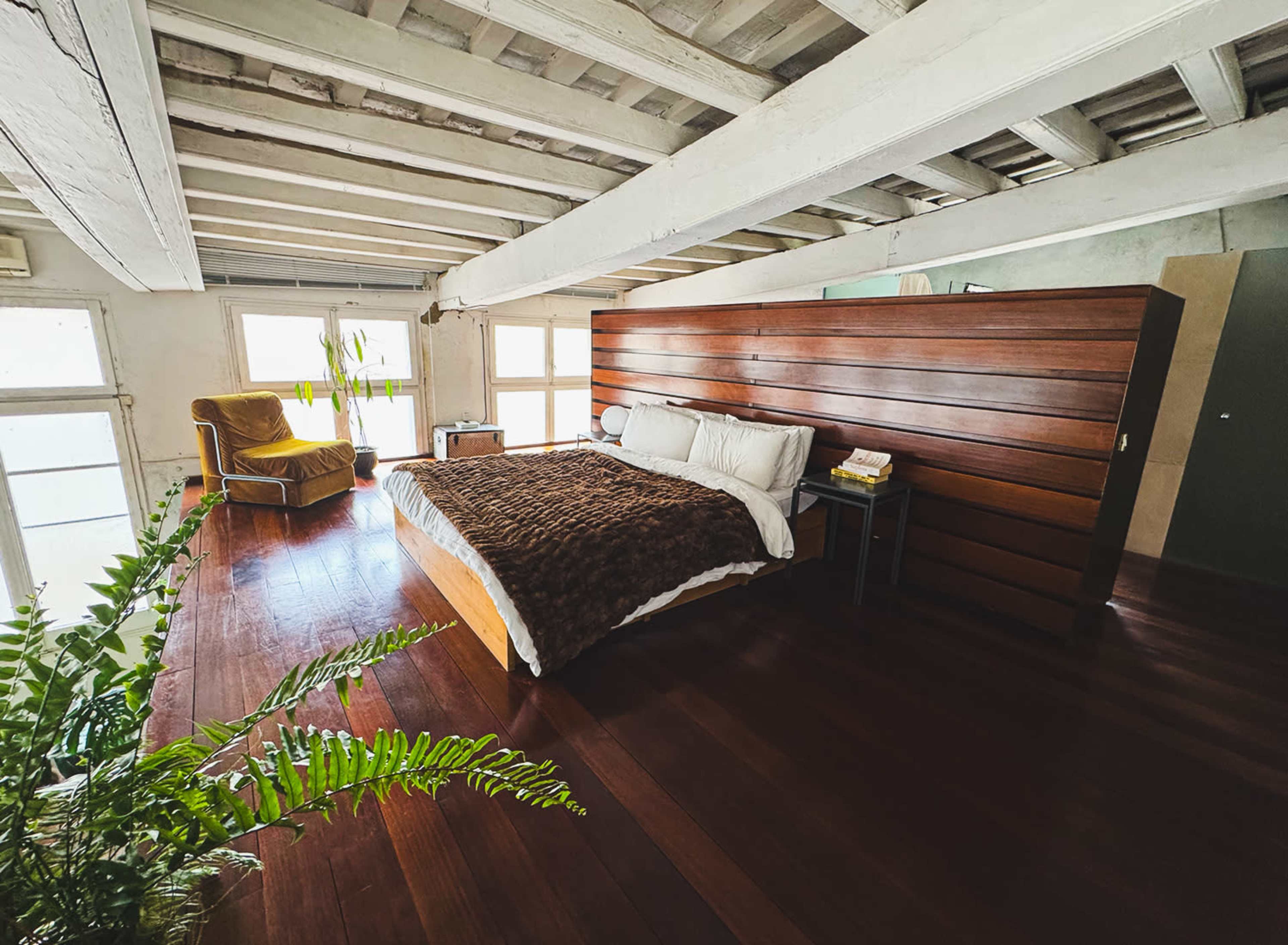 Bright & Versatile Studio Loft in Barcelona center with Terrace, Kitchen, Bathroom & Bed for Photoshoots Image in Sant Pere, Barcelona, B