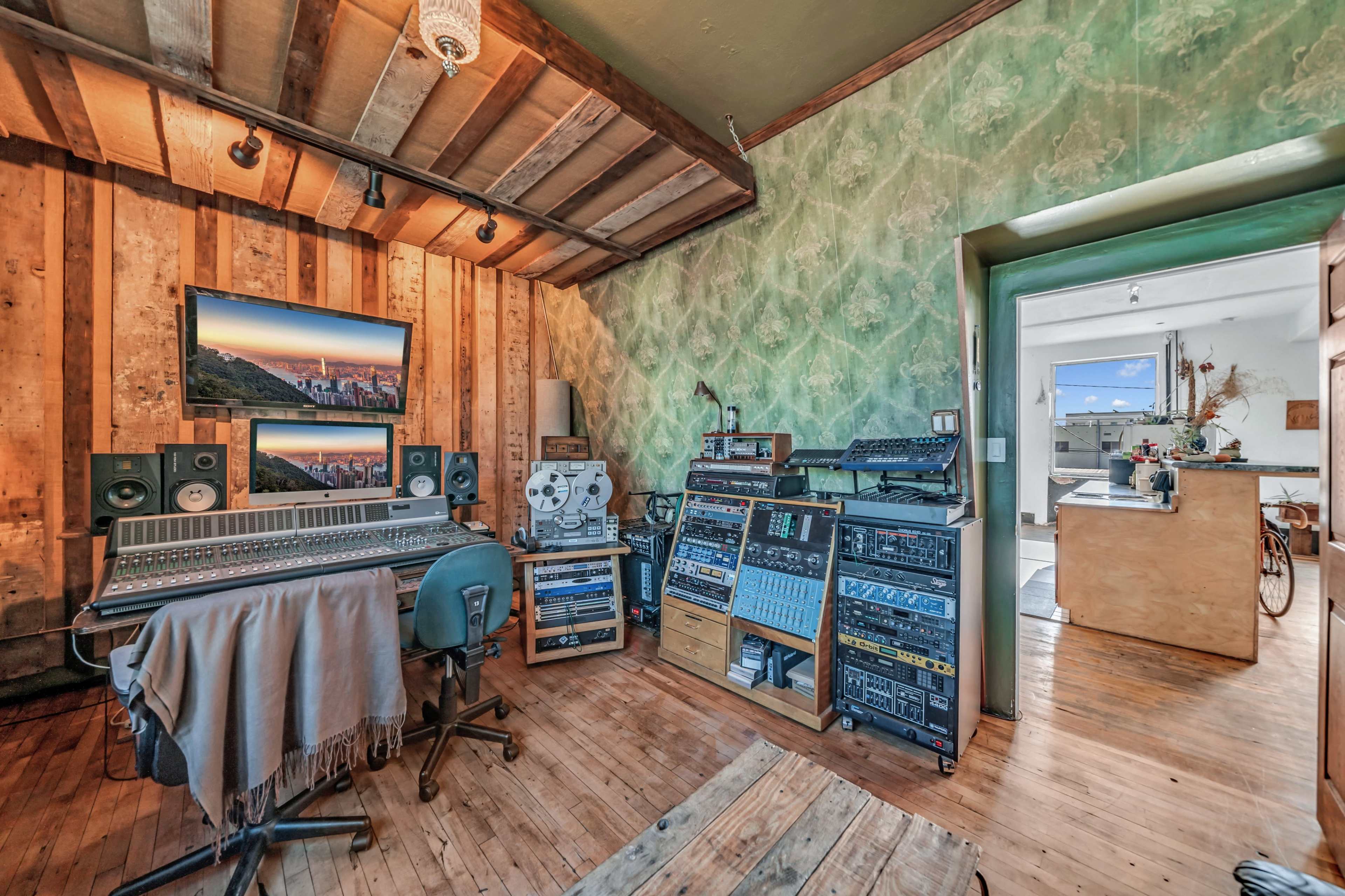 LA STUDIO & EVENT VENUE: 1940S MUSIC ROOTS Image in Central LA, Los Angeles, CA