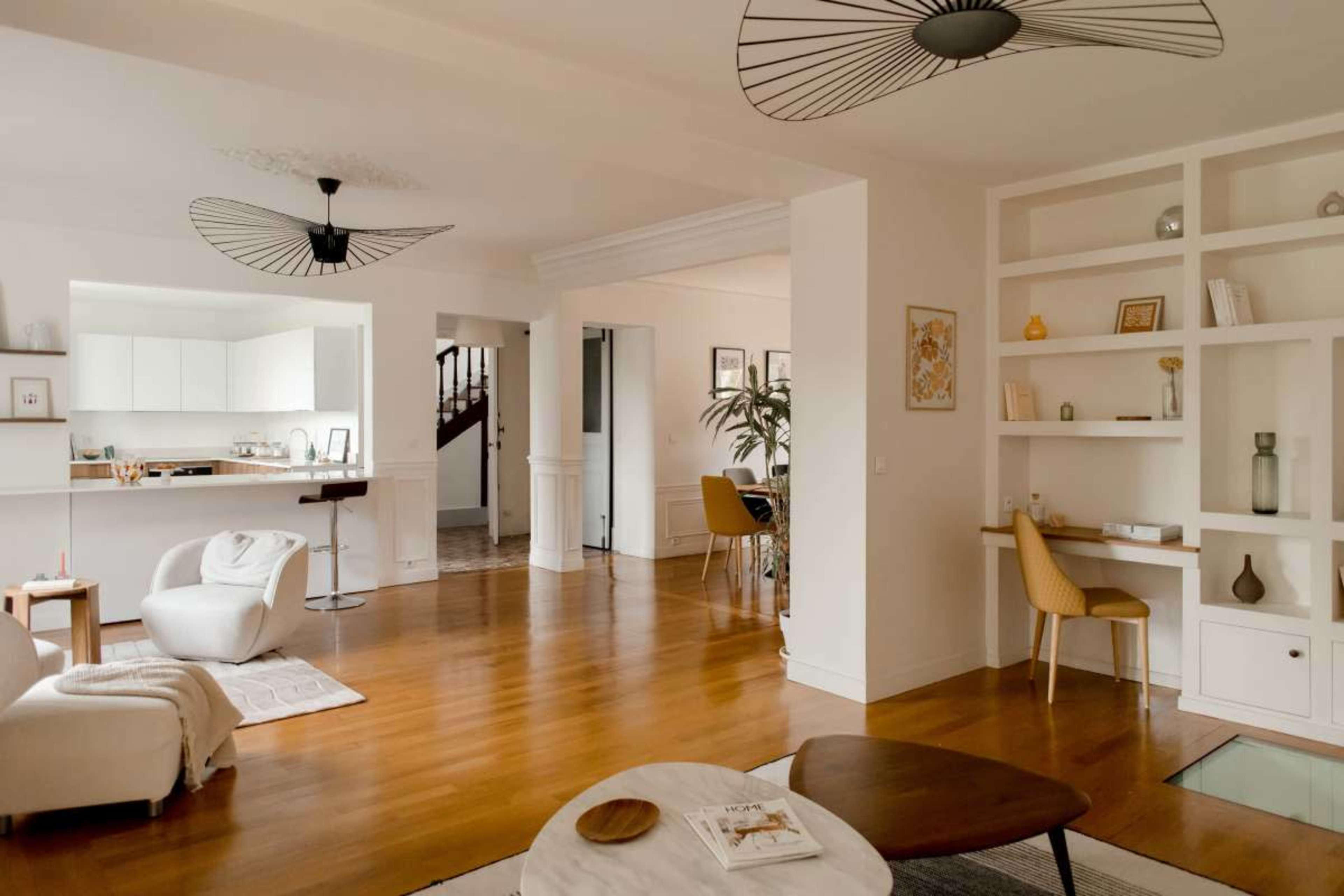 Maison familiale spacieuse climatisée avec terrasse & jardin, proche La Défense Image in , Puteaux