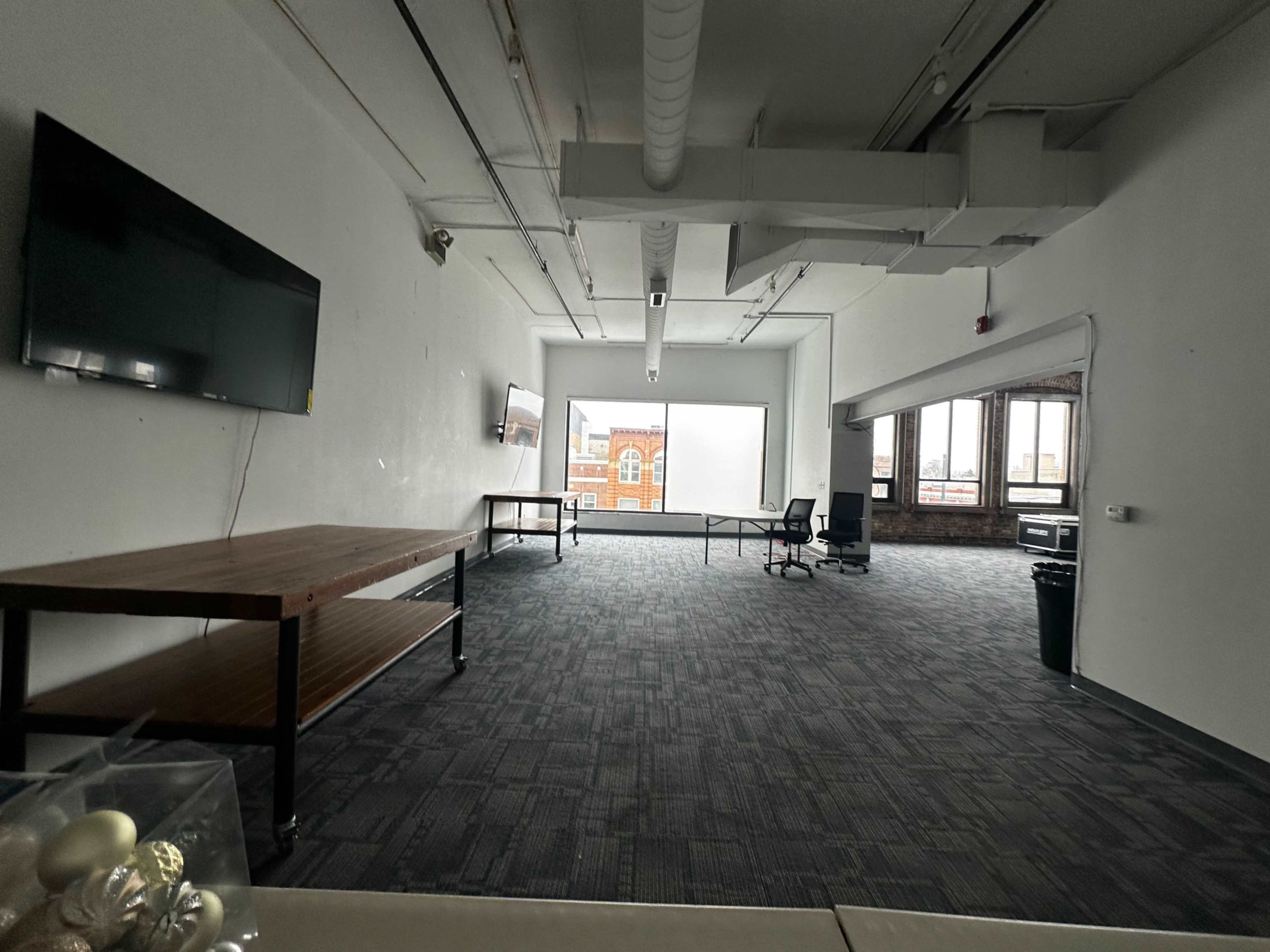 Downtown roomy space Image in Pontiac, Pontiac, MI