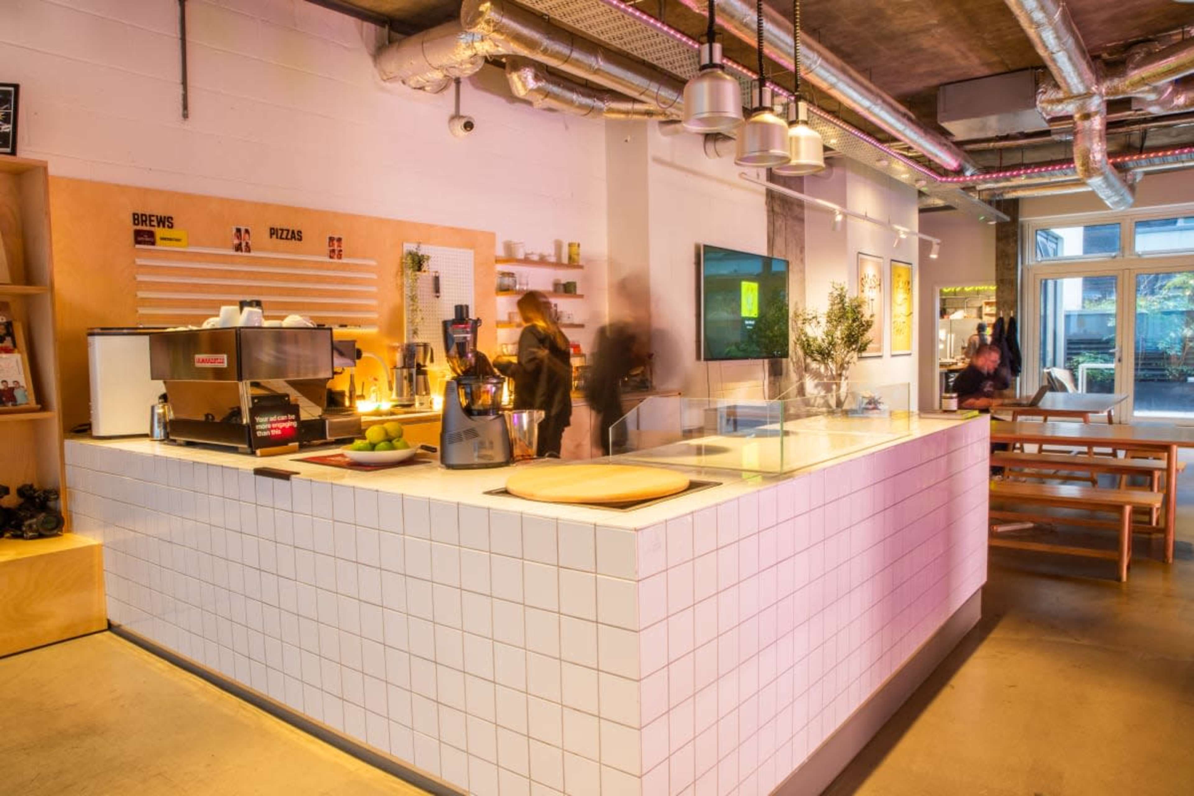 Industrial Filming and Multimedia Studio Image in Hoxton, London, ENG