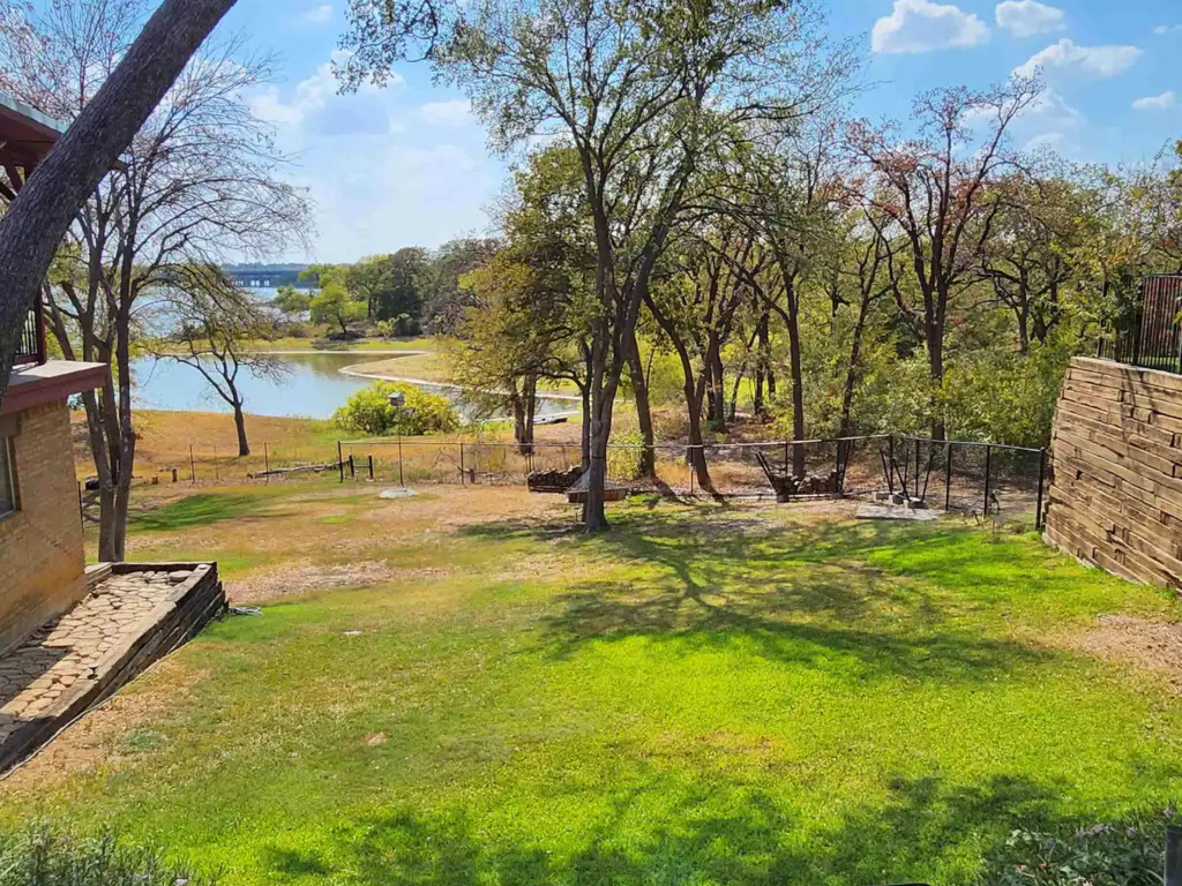 Relaxing Lake-Access Outdoor Space Image in Hickory Creek, Lake Dallas, TX