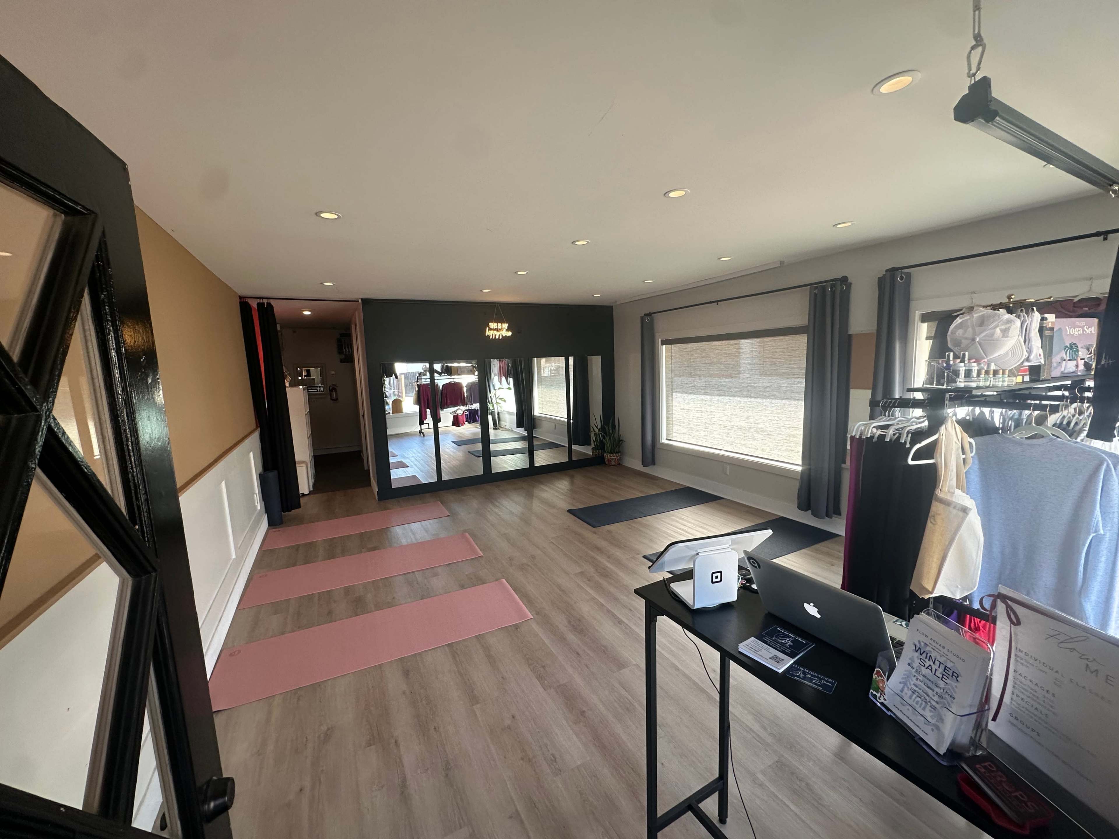 Cozy and Bright  Studio Image in Pinole, Pinole, CA