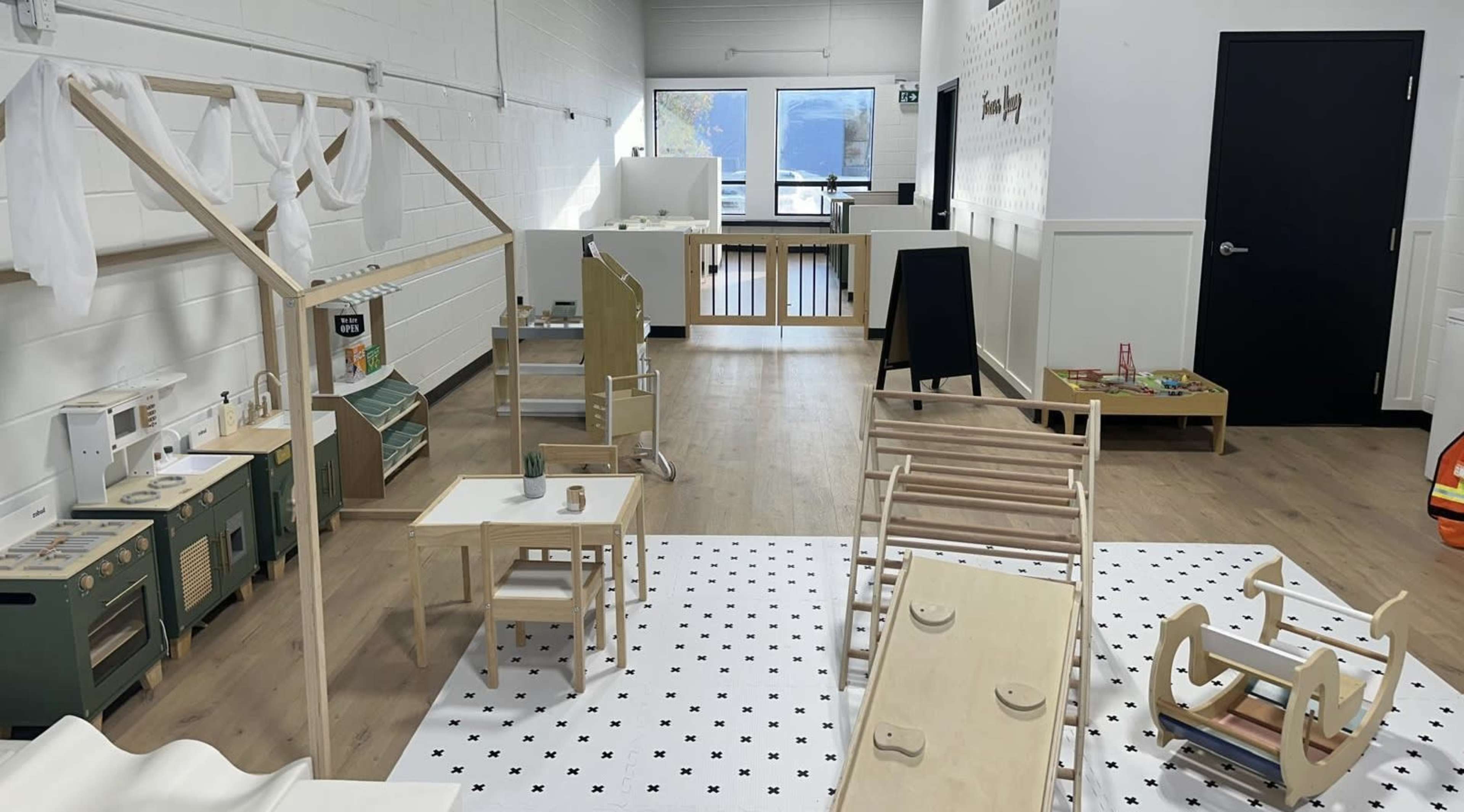 Versatile Event & Pop-Up Space with Natural Light and High-End Finishes Image in Mississauga, Mississauga, ON