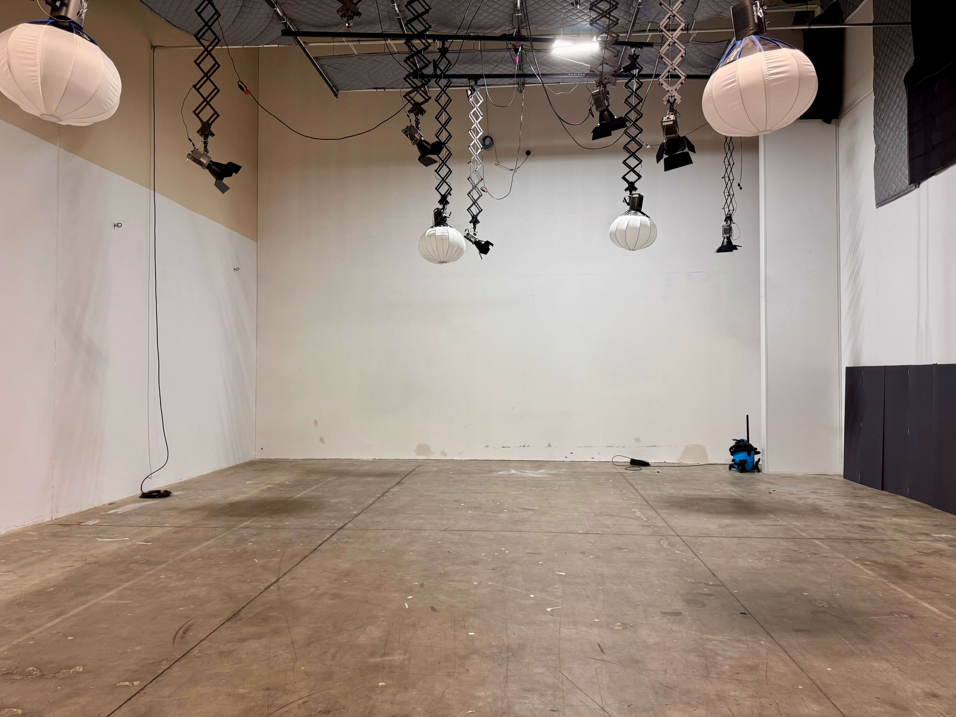 Versatile Production Studio with grid lighting 52 by 32 ft Image in St. Petersburg, Saint Petersburg, FL