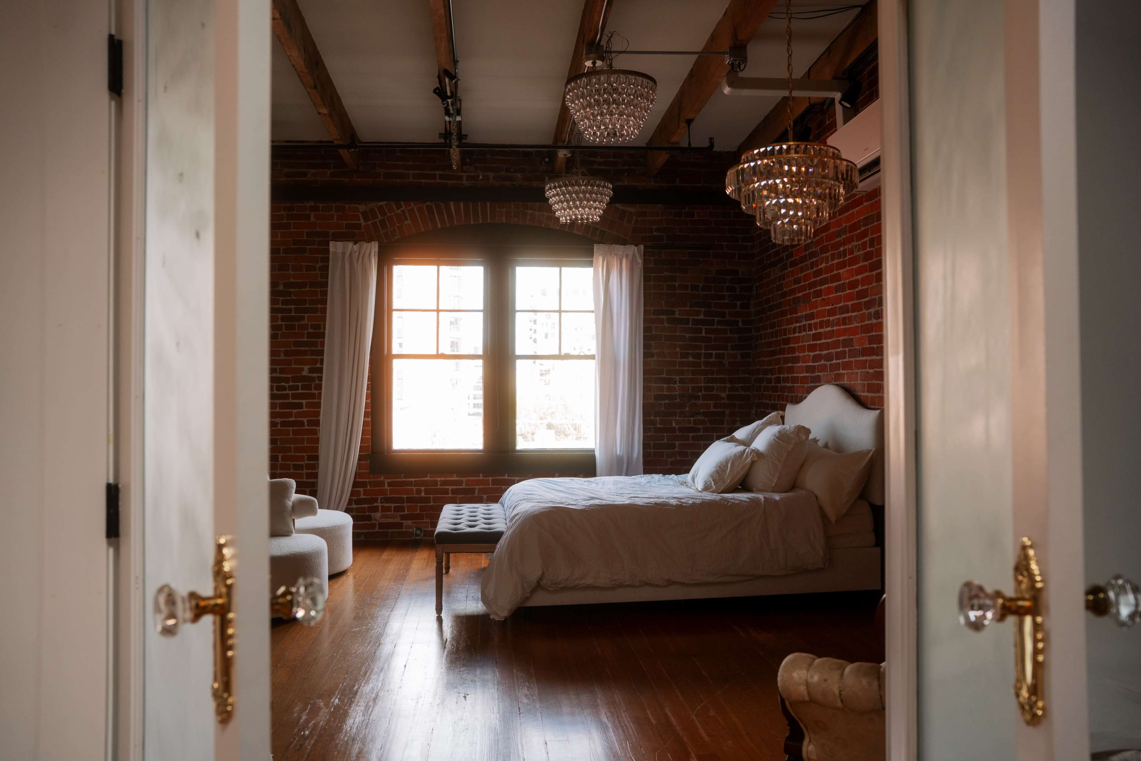 Glamorous Studio in the Pearl District with Cityscape View & Fire Escape Image in Northwest Portland, Portland, OR