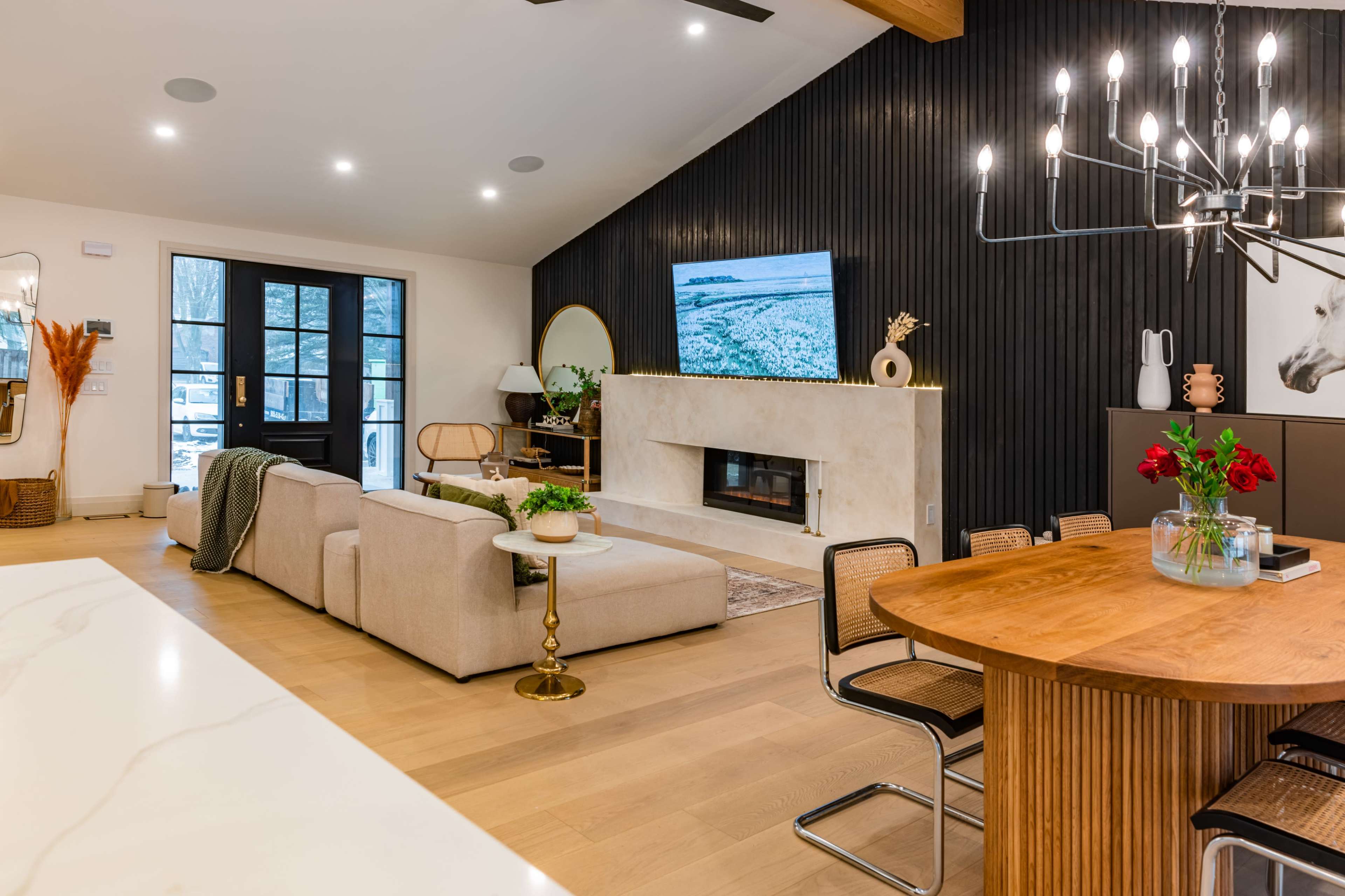 The White House Image in Haldimand, Caledonia, ON