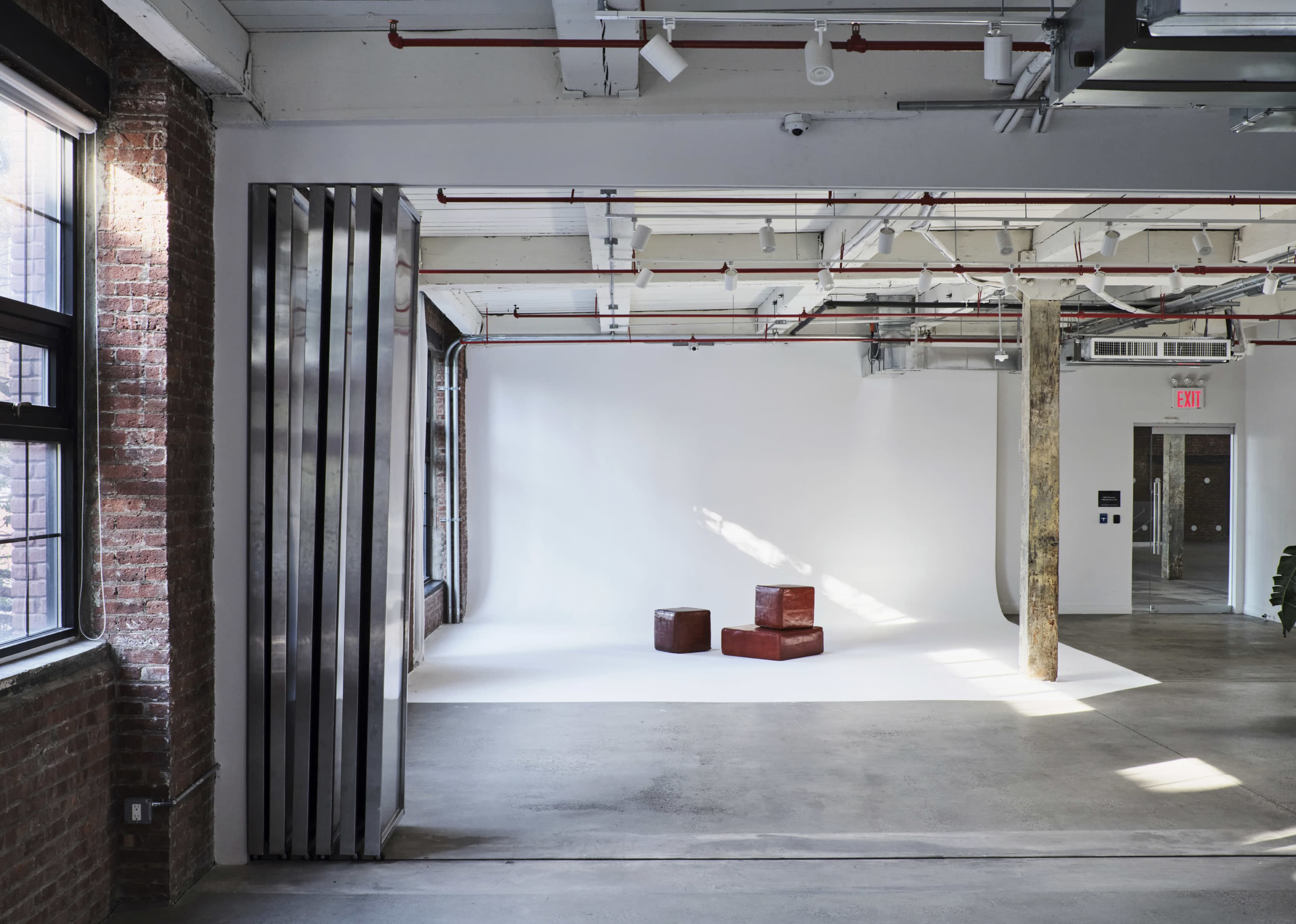 Amazing 2500 sq. ft. Studio With a Daylit 1-Wall Cyc and Pre-lit 2-Walll Cyc. Image in Greenpoint, brooklyn, NY