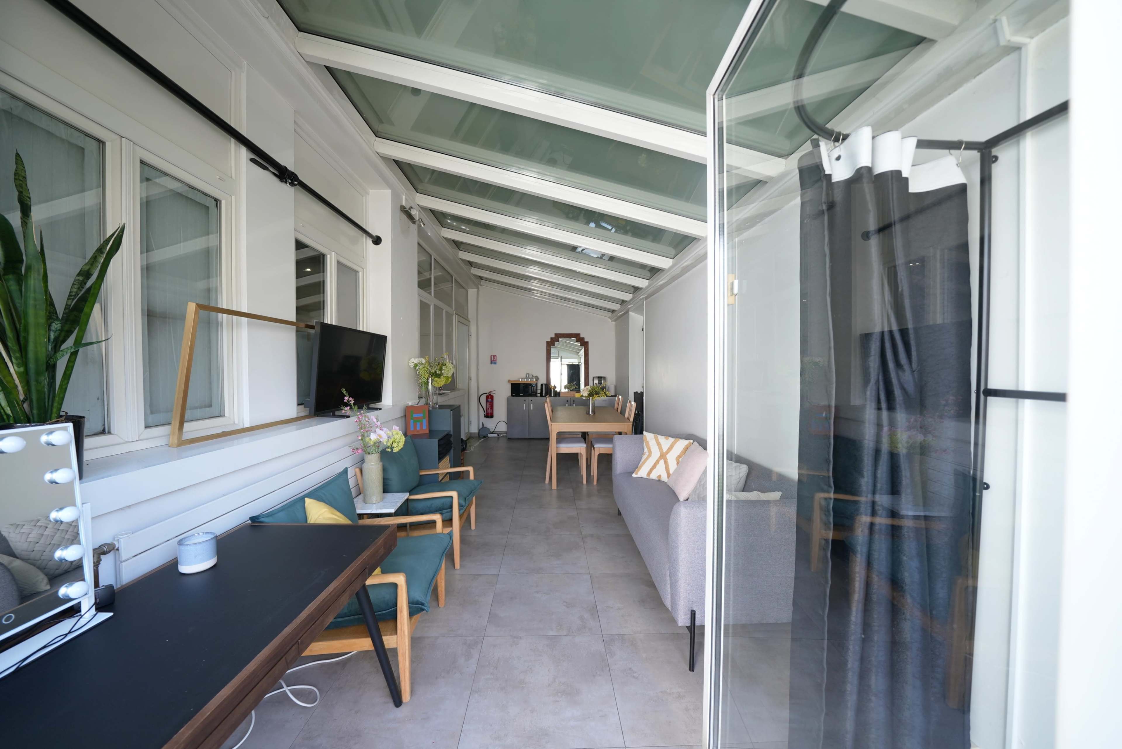 Plateau de tournage LED aux portes de Paris Image in , Saint-Ouen-Sur-Seine